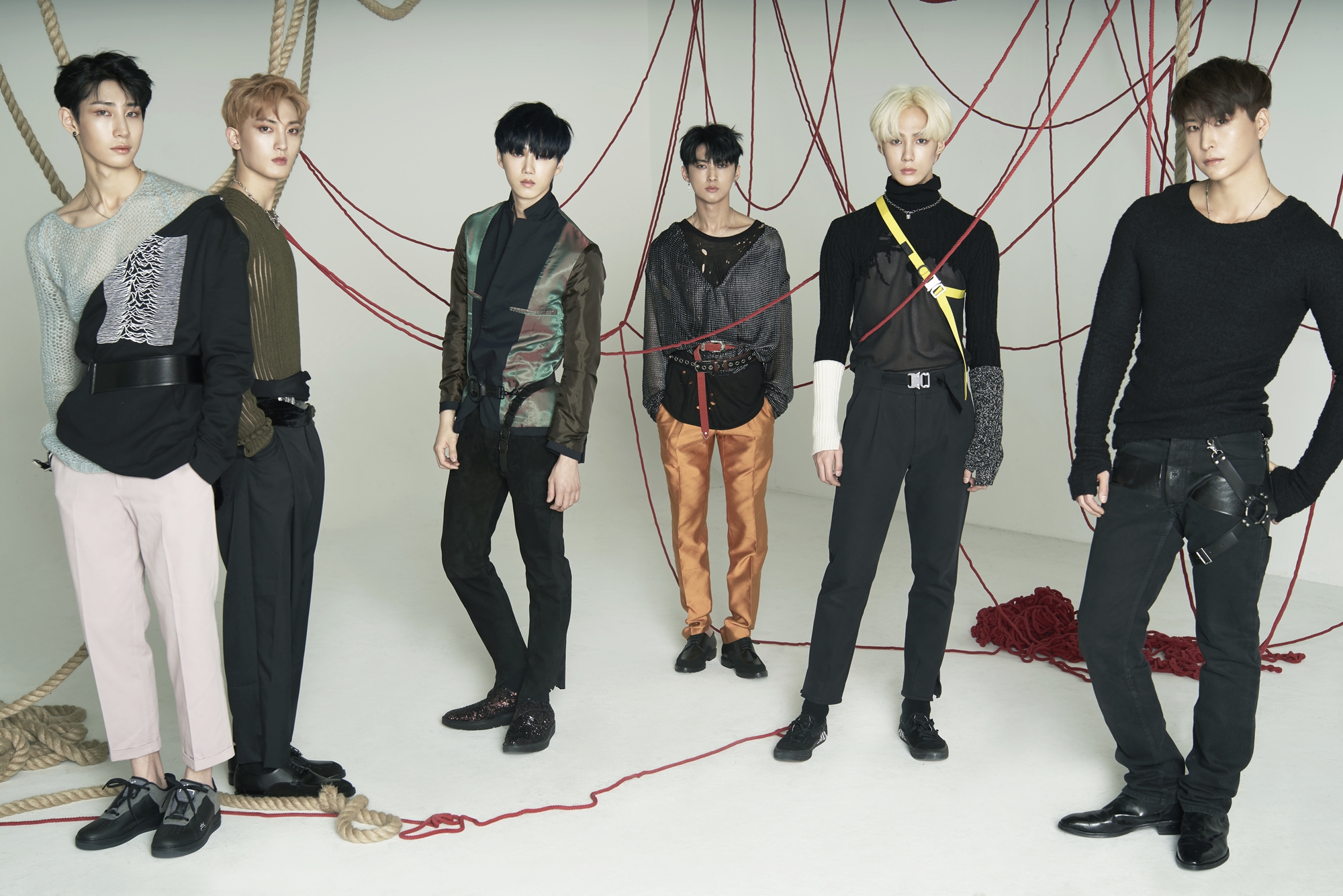 [PRE-ORDER] {อัลบั้มไซน์ทั้งวง} VAV - 4th Mini Album "THRILLA KILLA"