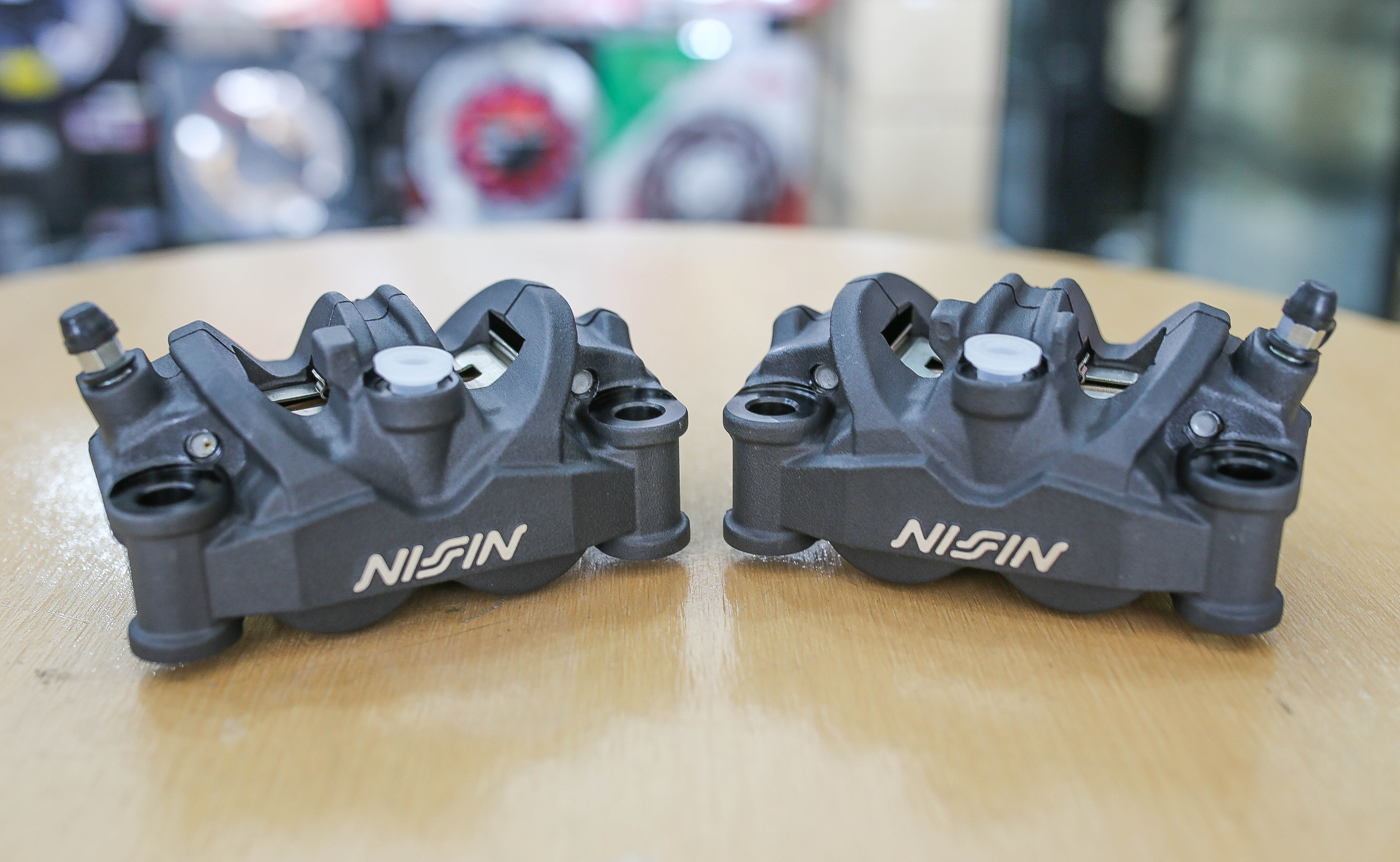 ปั๊มเบรค Nissin 4Potแท้ cbr650R ซ้าย/ขวา เบิกศูนย์แถมผ้าเบรคแท้ ราคา3000ต่อข้าง