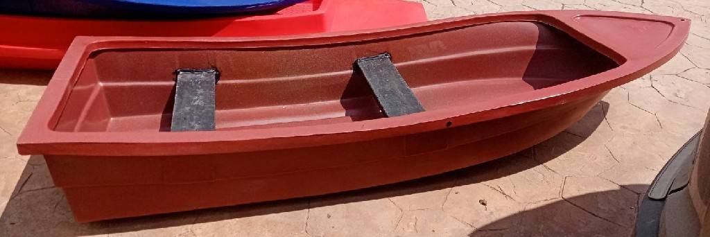 เรือหัวแหลมชั้นเดียว(SAFE) มีสีน้ำเงิน สีเขียว สีแดง สีเหลือง ส่งทั่วประเทศ ลำเดียวก็ส่ง กว้าง 85 ซม. ยาว 260 ซม.วัสดุโพลีเอทเทอลีน น้ำหนักเบาทนต่อแดดและสภาพแวดล้อมได้ดี