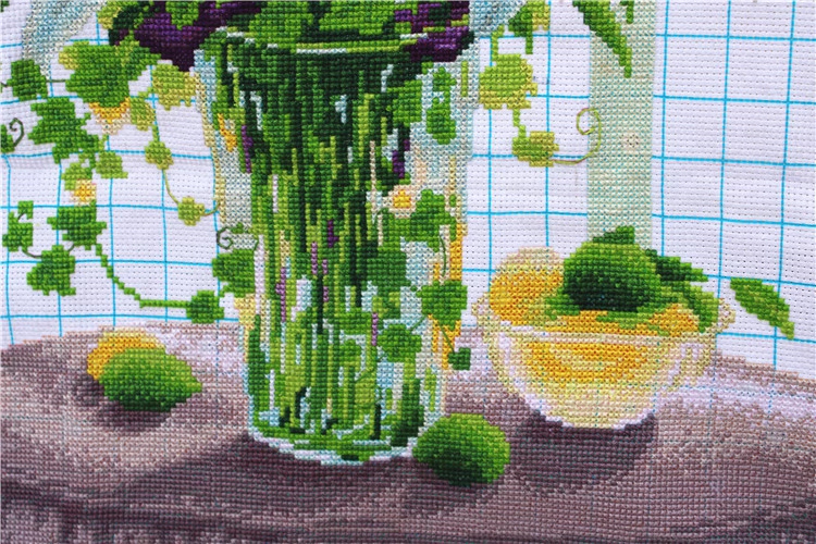 lily-1007 *สินค้าหมด* ชุดปักครอสติช ลายแจกันช่อลิลลี่ (ไม่มีเดินเส้น ผ้า11CTพิมพ์ลาย ปัก 3 เส้นเล็ก) ขนาด 50*65 ซม.ผ้าครอสติช 11CTพิมพ์ลายปักบนผ้า ไหมคอตตอน 32 สี ผังลาย เข็ม