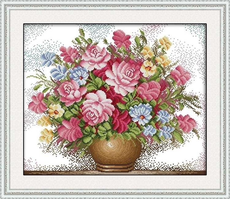 vase-1013 *พร้อมส่ง* ชุดปักครอสติช ลายแจกันดอกไม้หลากสี (ไม่มีเดินเส้น ผ้า11CTพิมพ์ลาย ปัก 3 เส้นเล็ก) ขนาด 60*55 ซม.ผ้าครอสติช 11CTพิมพ์ลายปักบนผ้า ไหมคอตตอน 46 สี ผังลาย เข็ม