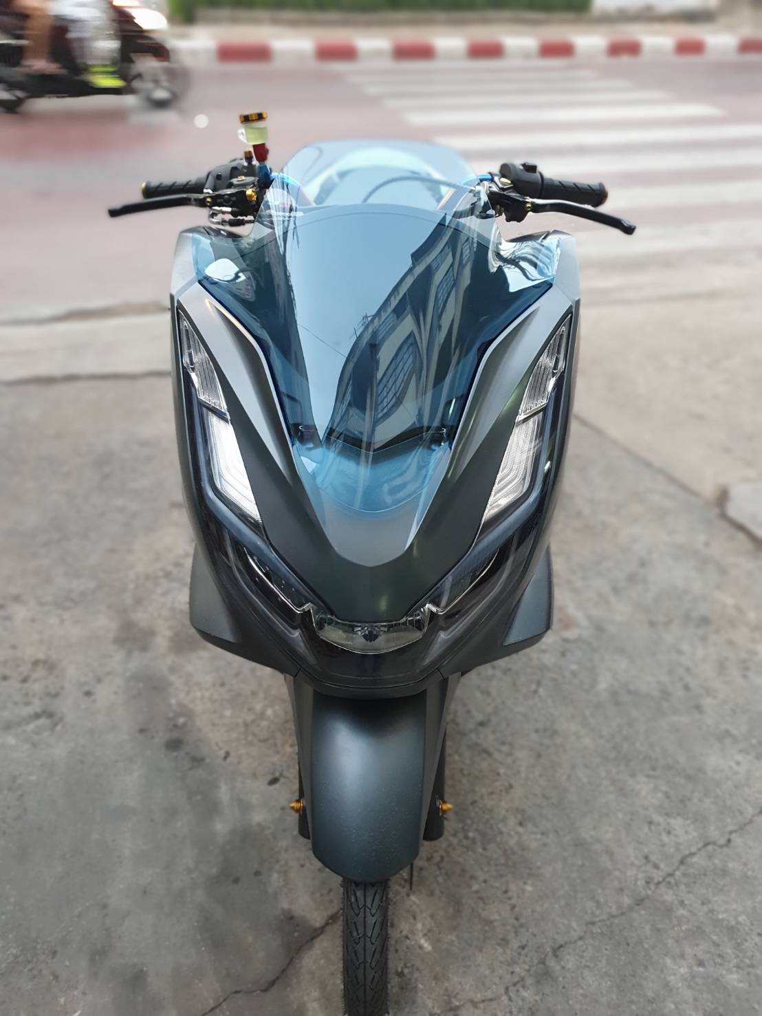 ชิวหน้าPCX 160 ฟ้า ใส ชา หนา3มิล ราคา490