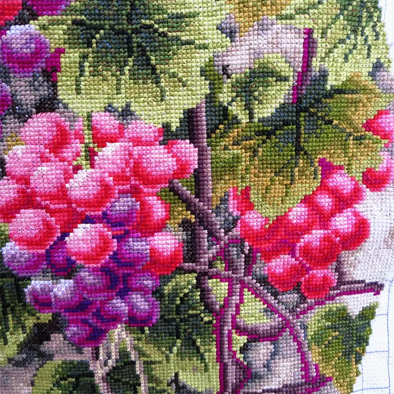 fruit-1105 *สินค้าหมด* ชุดปักครอสติช ลายช่อองุ่น (ปักเต็มผืนผ้า ไม่มีเดินเส้น ผ้า11CTพิมพ์ลาย มีประกาย ปัก 3 เส้นเล็ก) ขนาด 60*60 ซม.ผ้าครอสติช 11CTพิมพ์ลายปักบนผ้า ไหมคอตตอน 45 สี ผังลาย เข็ม