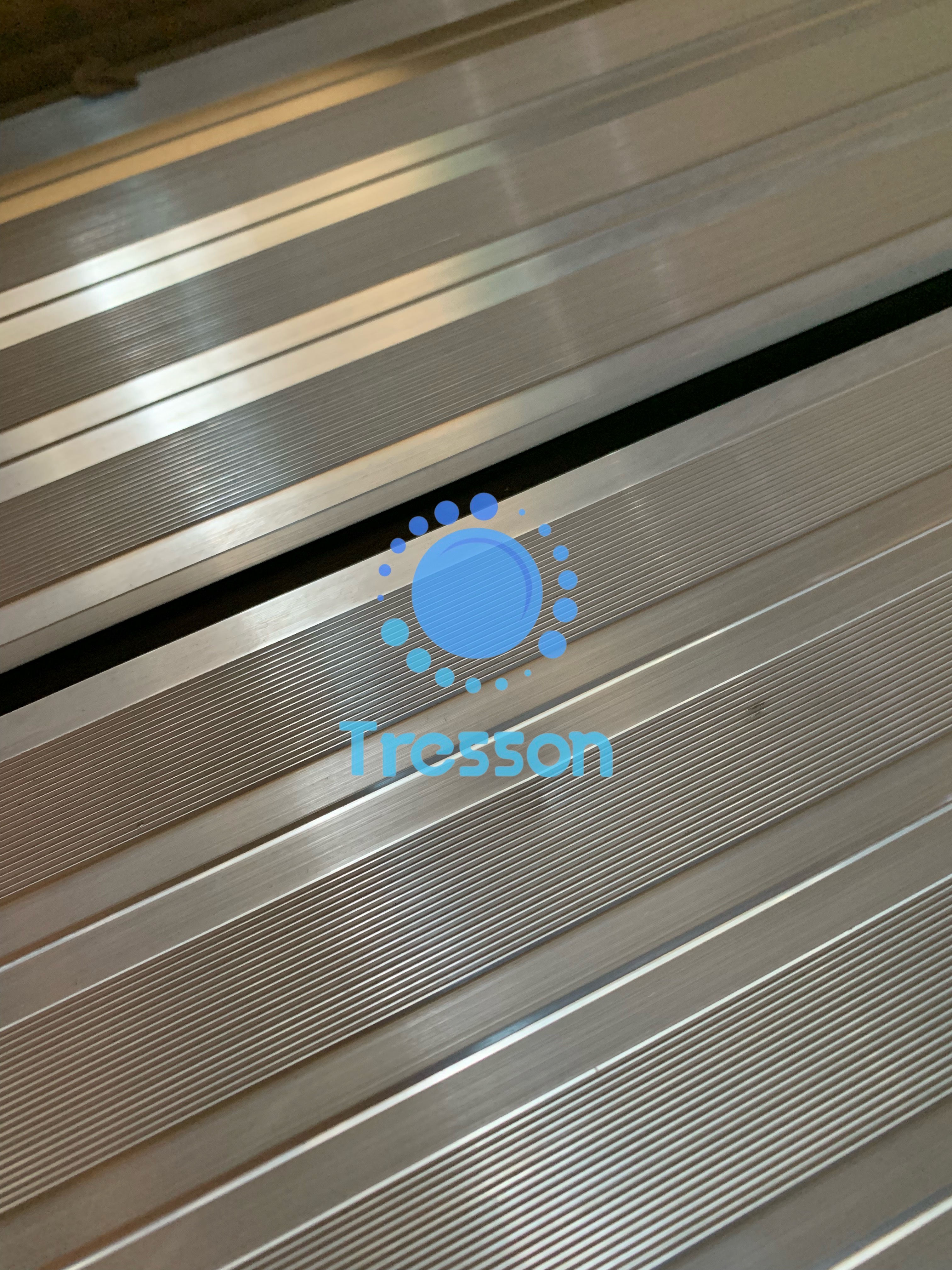 ทางลาดรถเข็นอลูมิเนียม ยาว 56 ซม. กว้าง 75ซม.นน.5.4 กก.รับนน.300kg.พกพา พับได้ ใช้ได้ถึงความสูงสุด 15 cm ** สินค้าขายดี *มีของพร้อมส่ง*-Aluminium Ramp 56cm.x75x5.5 cm 5.4kg