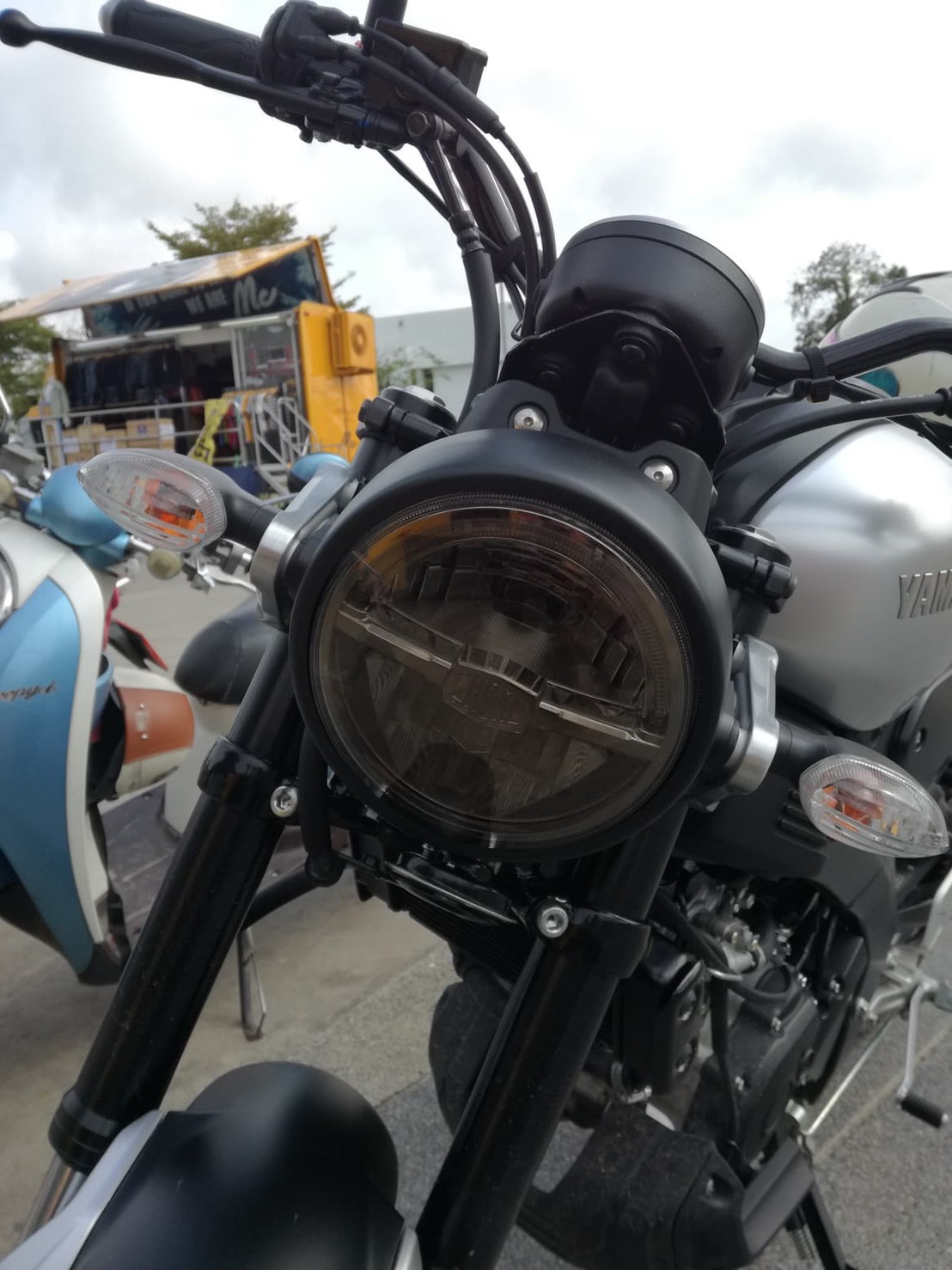 ฟิมล์กันรอยไฟหน้า Yamaha XSR155 ราคา120 มีสี ฟ้า น้ำเงิน ใส รุ้ง ชา แดง เหลือง