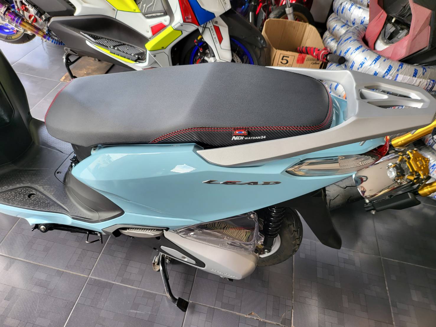 เบาะ LEAD125 ปาดบาง- ปาด2ตอนผ้าเรดเดอร์ด้ายแดง หน่อยวัดด่าน โครงเทียม