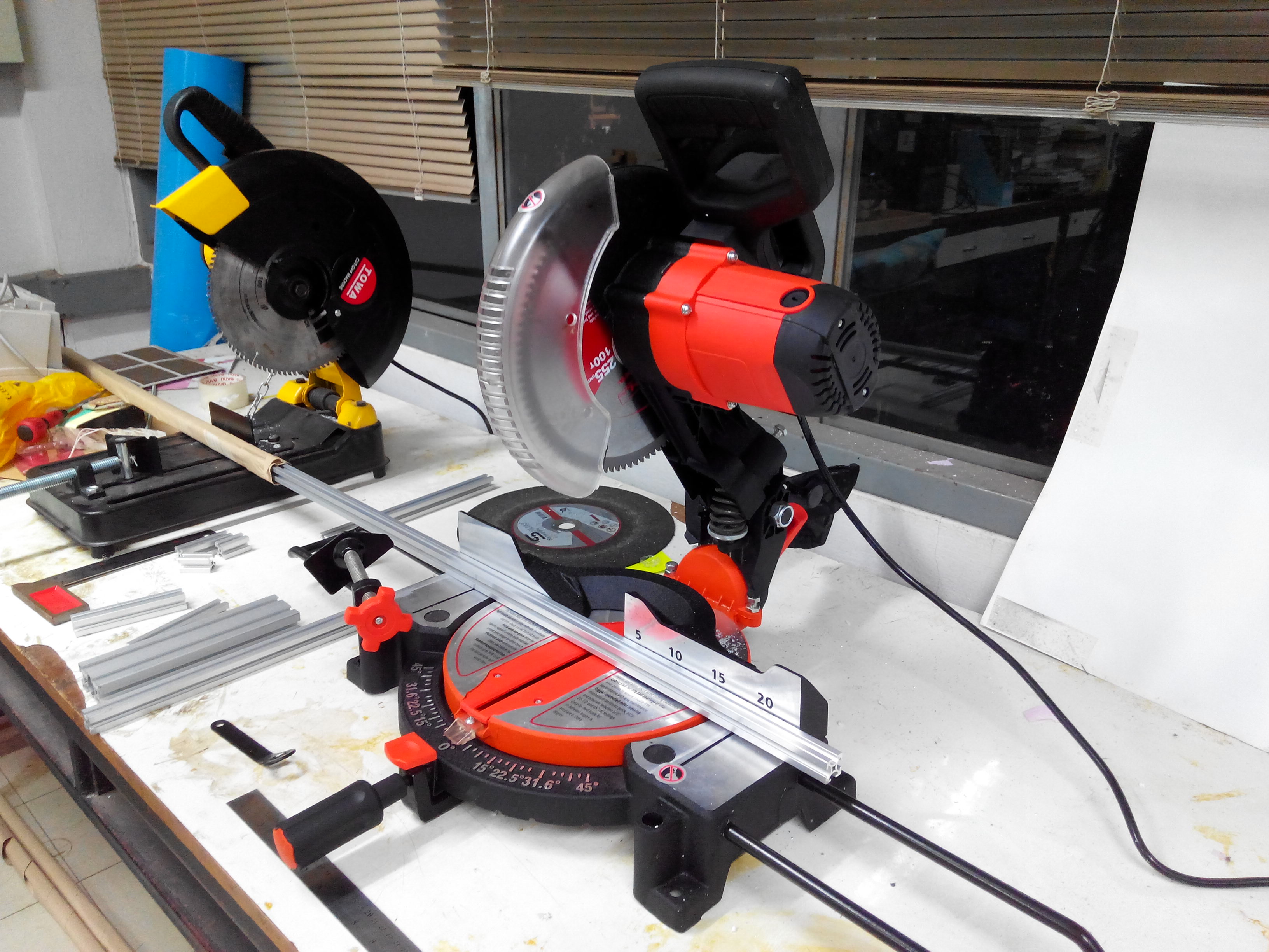 อลูมิเนียมโปรไฟล์ 3030 (แบ่งขาย 10 cm)