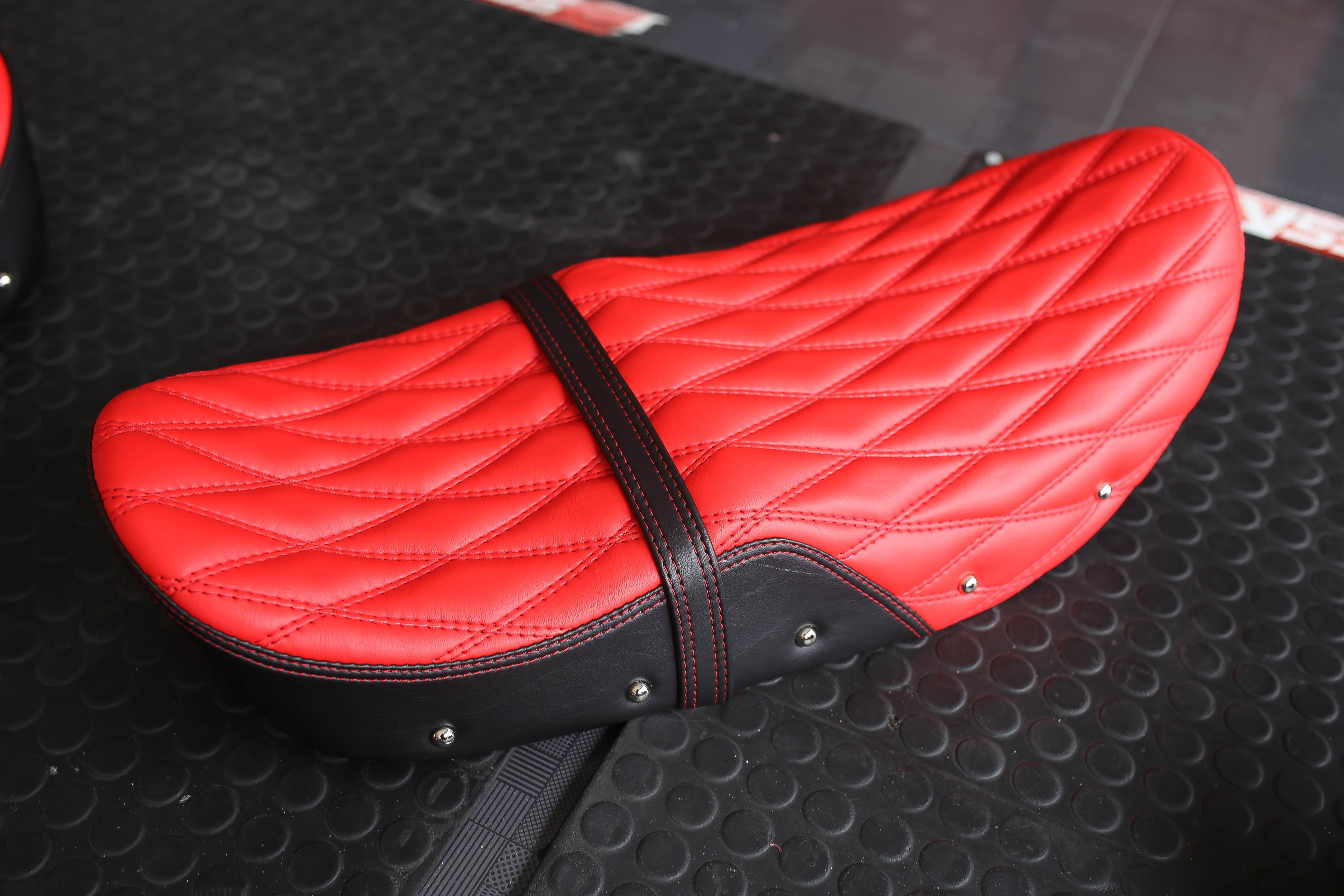 สินค้าใหม่ เบาะ DAX125 หน่อยวัดด่าน มี5สี13ลาย โครงเทียม สวยเข้ารูป