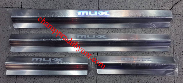 ชายบันไดสแตนเลสมีไฟ ISUZU MU-X 14-16 แสงสีฟ้า