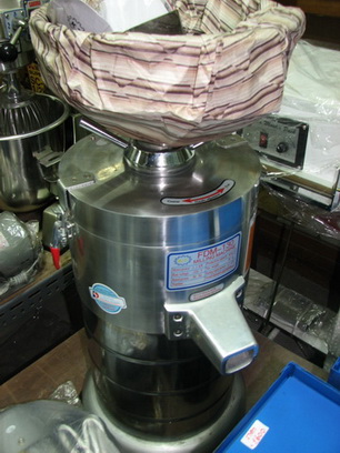 เครื่องทำน้ำเต้าหู้ แยกกากแยกน้ำ สแตนเลส ขนาดใหญ่ FDM-130