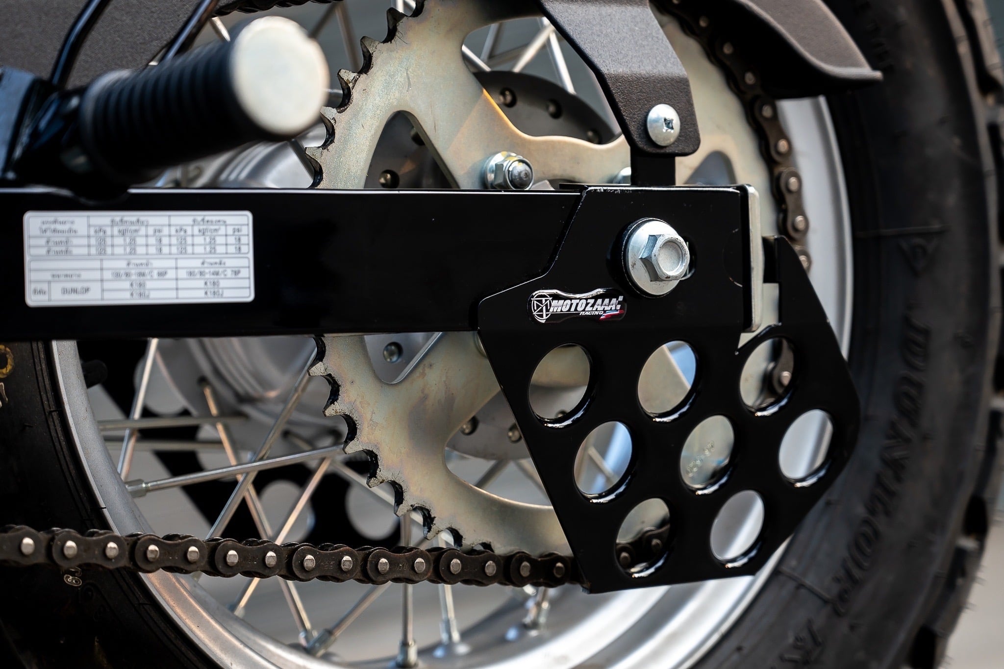 ของแต่ง Suzuki VanVan 200 MOTOZAAA VanVan200 / 125 1.ชิวหน้า V.1 2200฿ 2.ชิวหน้า V.2 2700฿ มีหน้ากาก 3.ชุดบังโคลนหน้า 2900฿ 4.แคชบาร์ 3990฿ ( มาพร้อมกันแคร้ง การ์ใต้ท้องเครื่อง ) 5. แร็คท้าย 3500฿ 6.แร็คกระเป๋าตัวใหญ่ 2100 ฿ 7.กระเป๋าข้างกันน้ำ 2690฿ 8.กั