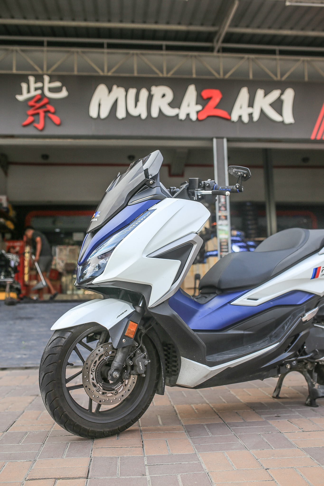 ตัวอุดรูกระจกมีไฟเลี้ยวพร้อมไฟหรี่ MOTOZAAA FORZA350 ใส300ต้องแปลง