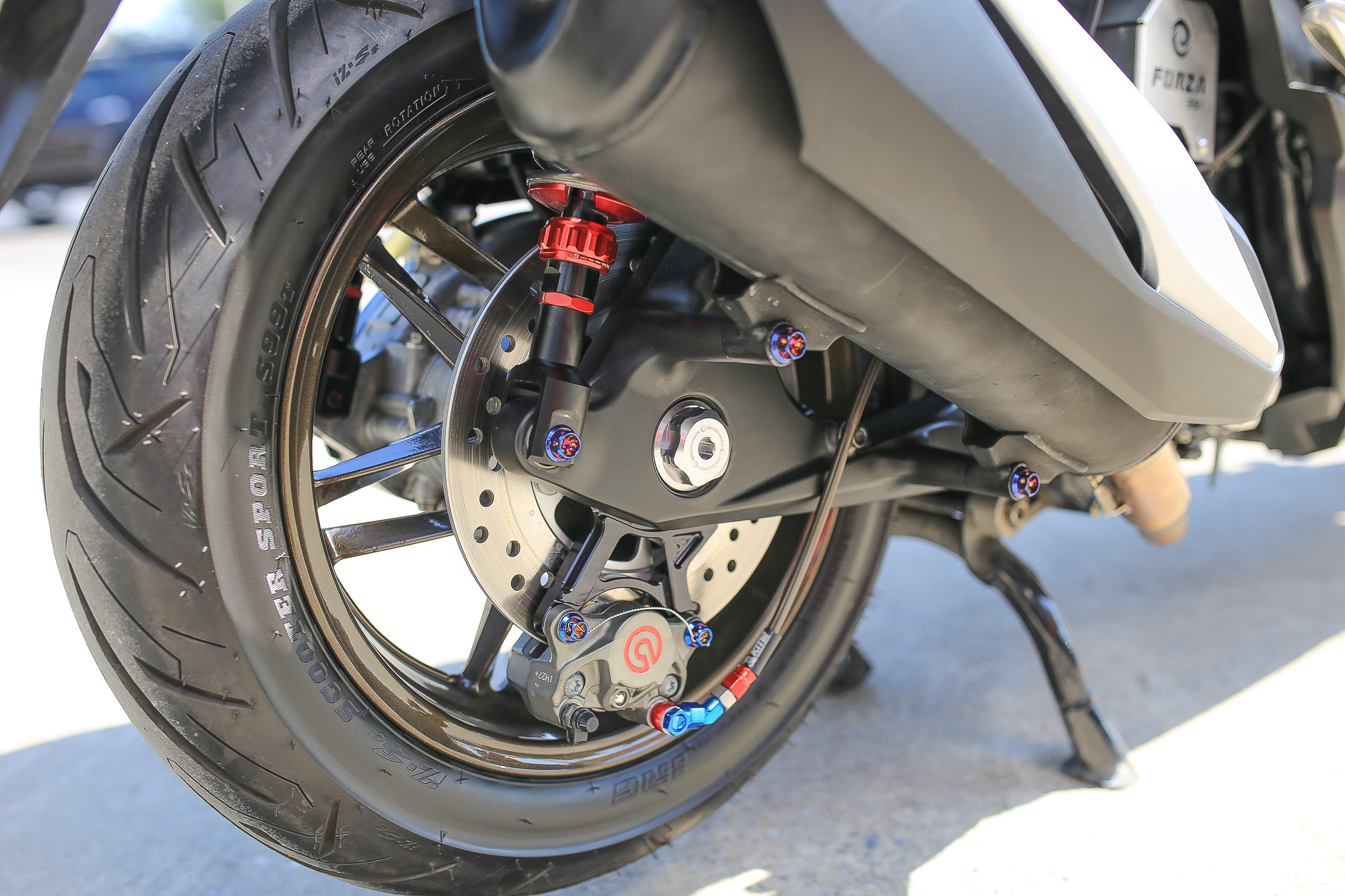 ชุดโปรเบรค breambo ขาหน้า-หลัง พร้อมหัว kamui และสายเบรคแท้ สำหรับลูกค้า FORZA 300-350 / X-MAX 300 (สายมีสีดำ แดง เหลือง เขียว น้ำเงิน )