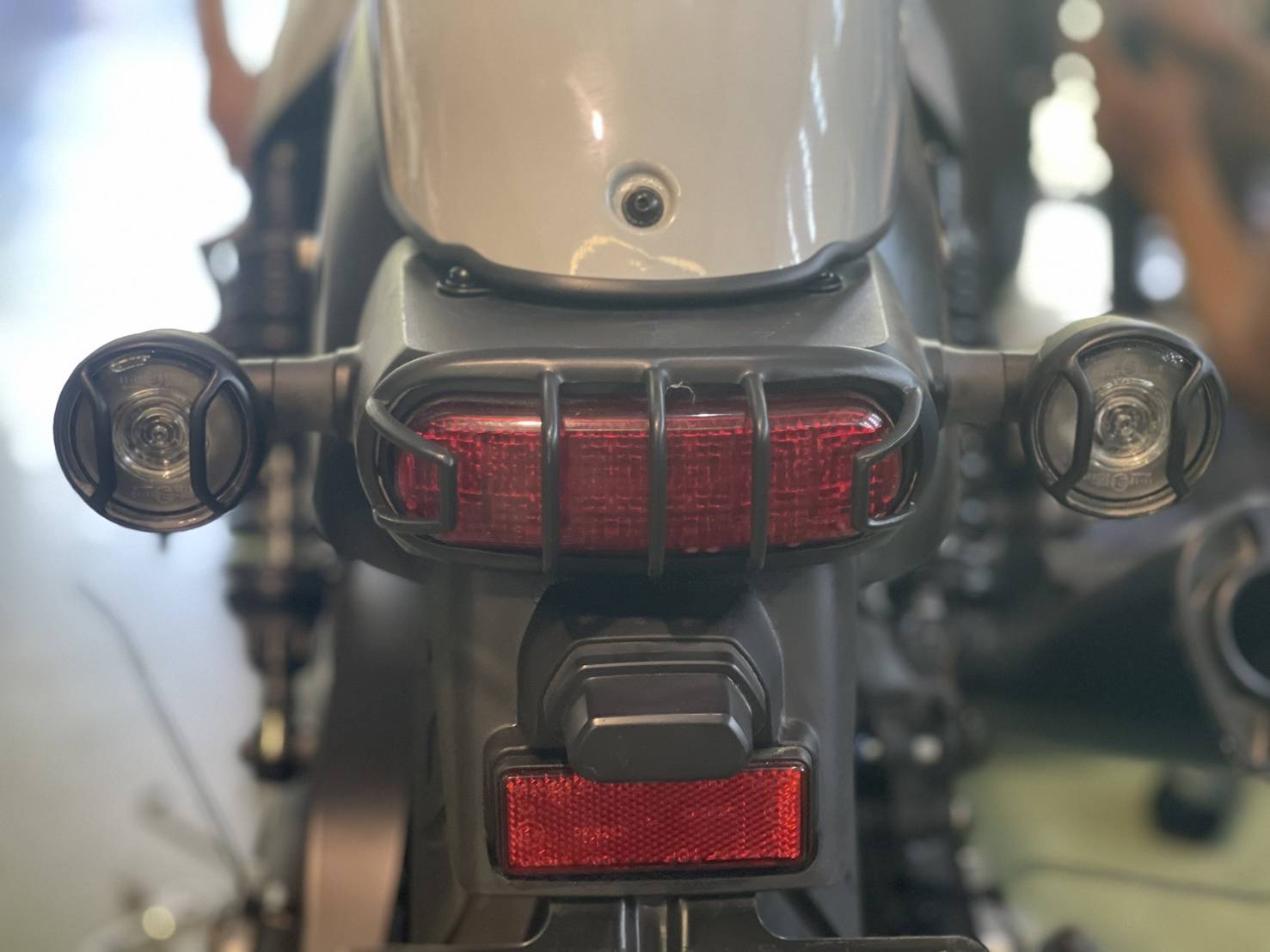 ครอบไฟท้าย Rear brake light cover For Rebel300/350