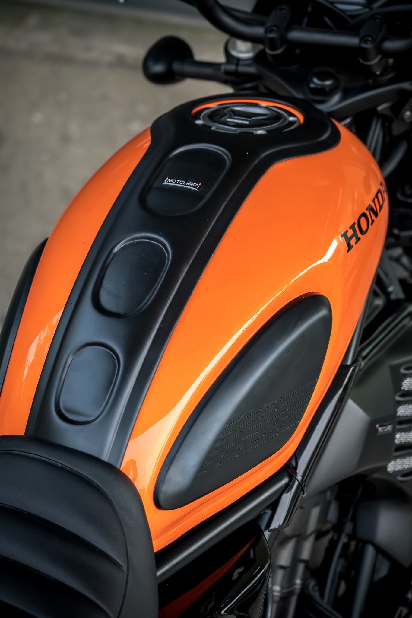 คลาดกลางถัง Gas tank cover Motolord CL300//CL500 2000฿