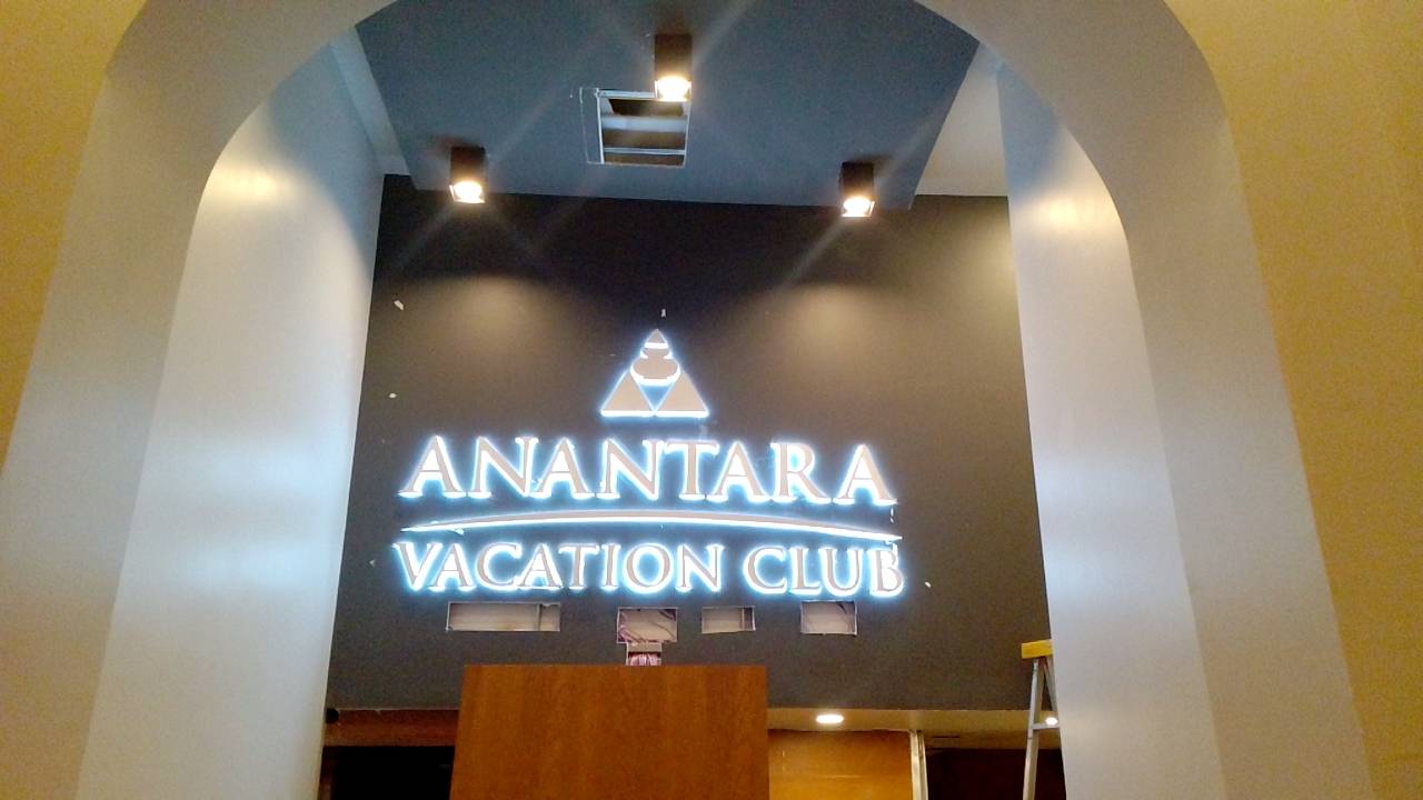 ป้ายอักษรเเสตนเลน ไฟออกหลัง '' ANANTARA ''