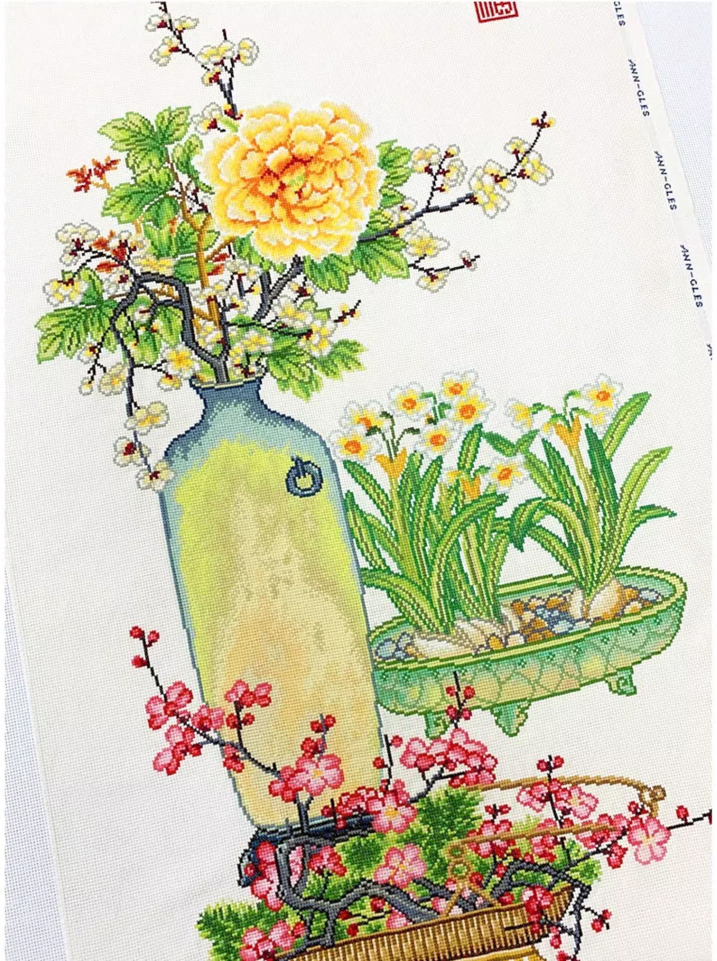 vase-1106 *สินค้าหมด* ชุดปักครอสติช ลายแจกันดอกไม้มงคล (ผ้าสีน้ำตาล ไม่มีเดินเส้น ผ้า11CTพิมพ์ลาย ปัก 3 เส้นเล็ก) ขนาด 63*110 ซม.ผ้าครอสติช 11CTพิมพ์ลายปักบนผ้า ไหมคอตตอน 45 สี ผังลาย เข็ม