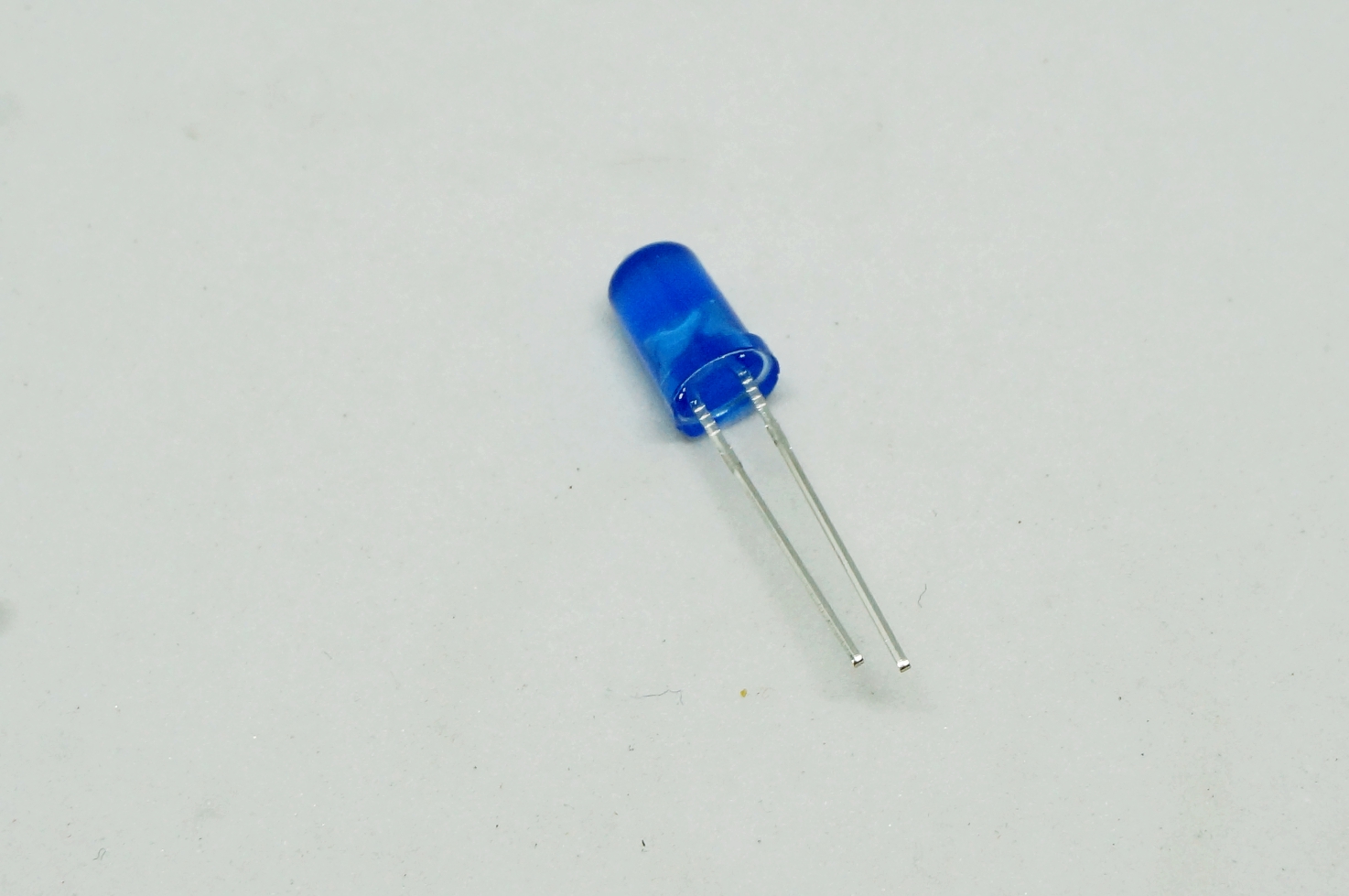 LED 5mm สีน้ำเงิน (ถุง 10 ตัว)