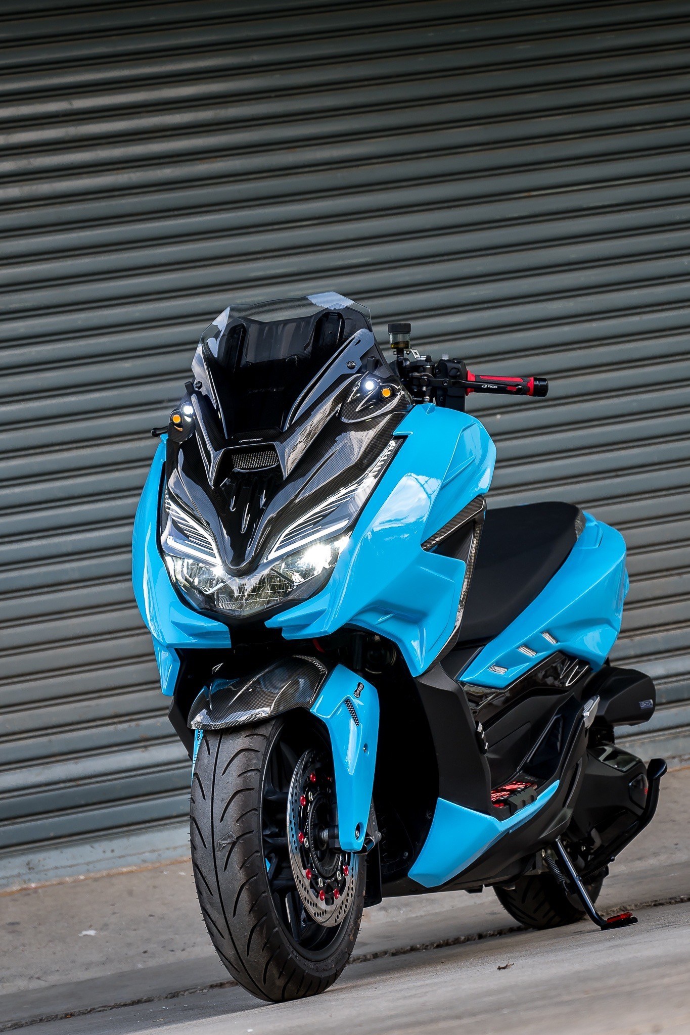 ตัวอุดกระจกมีไฟ V.2 MOTOZAAA FORZA 350 ลายฟิมล์ 1700฿