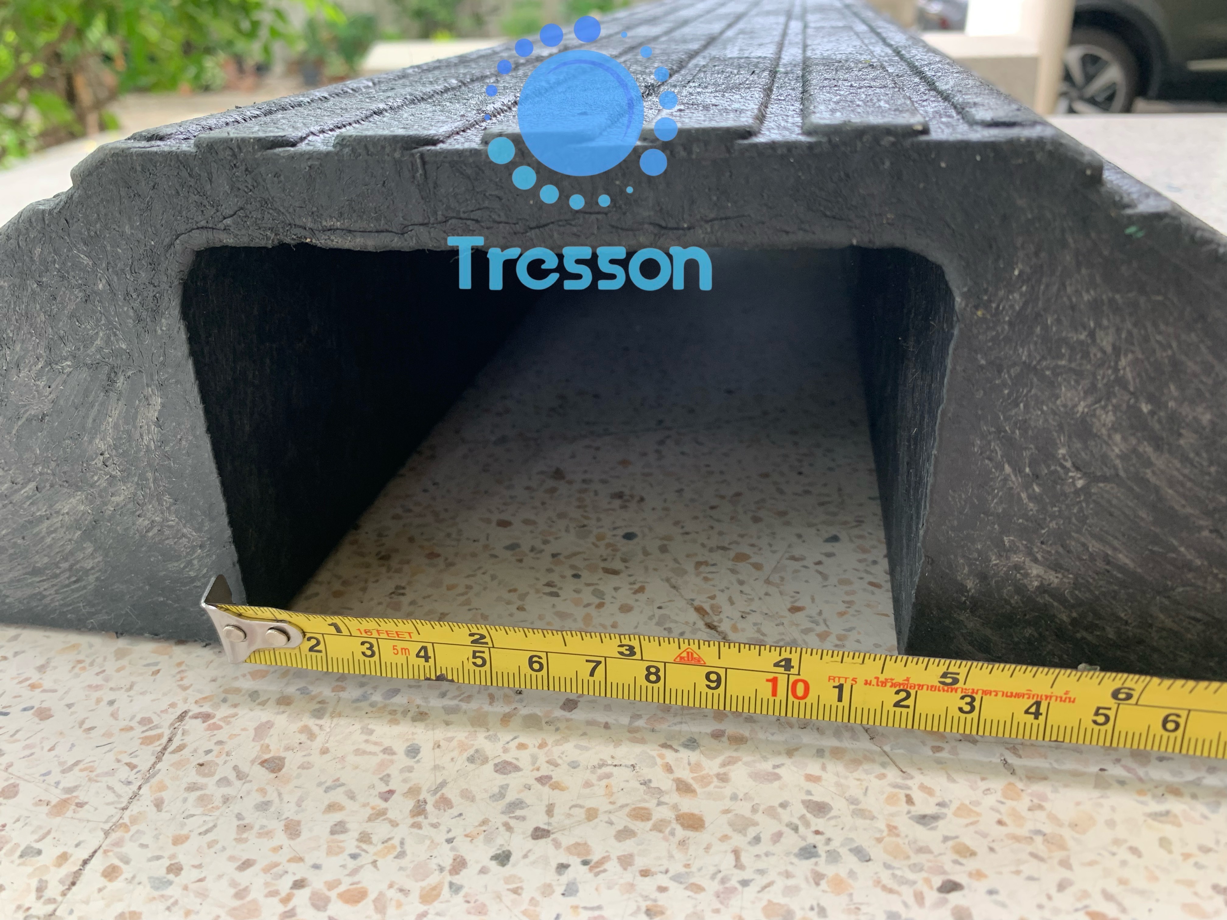 ทางลาดยางครอบท่อ ครอบสายไฟ ข้ามธรณีประตู สูง 10ซม. กว้าง 50ซม. ยาว 80 ซม.(ด้าน) นน.14kg.ขนาดช่อง 12x8cm รับนน.สูงสุด1ตัน.- Rubber Wire Cover Ramp 10x50x80 cm 7 kg สำเนา