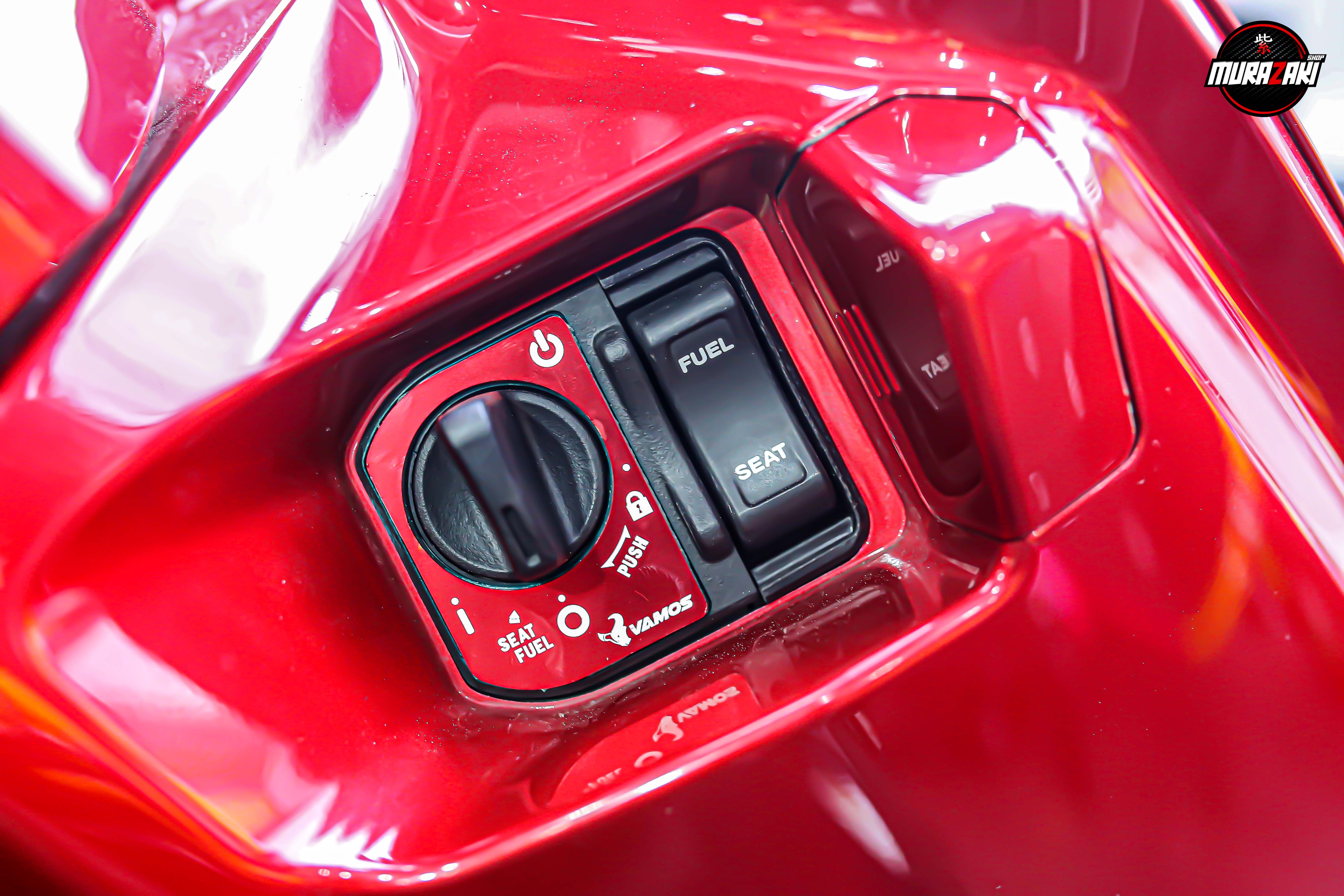 ครอบกุญเเจ VAMOS PCX160 ปี21-24,Lead125,Giorno,ADV160 มี 2 แบบ - อลูมิเนียม 110.- 5 สี น้ำเงิน , ม่วง , ดำ , เเดง , ทอง - สเเตนเลสสีชุบรุ้ง 120.-