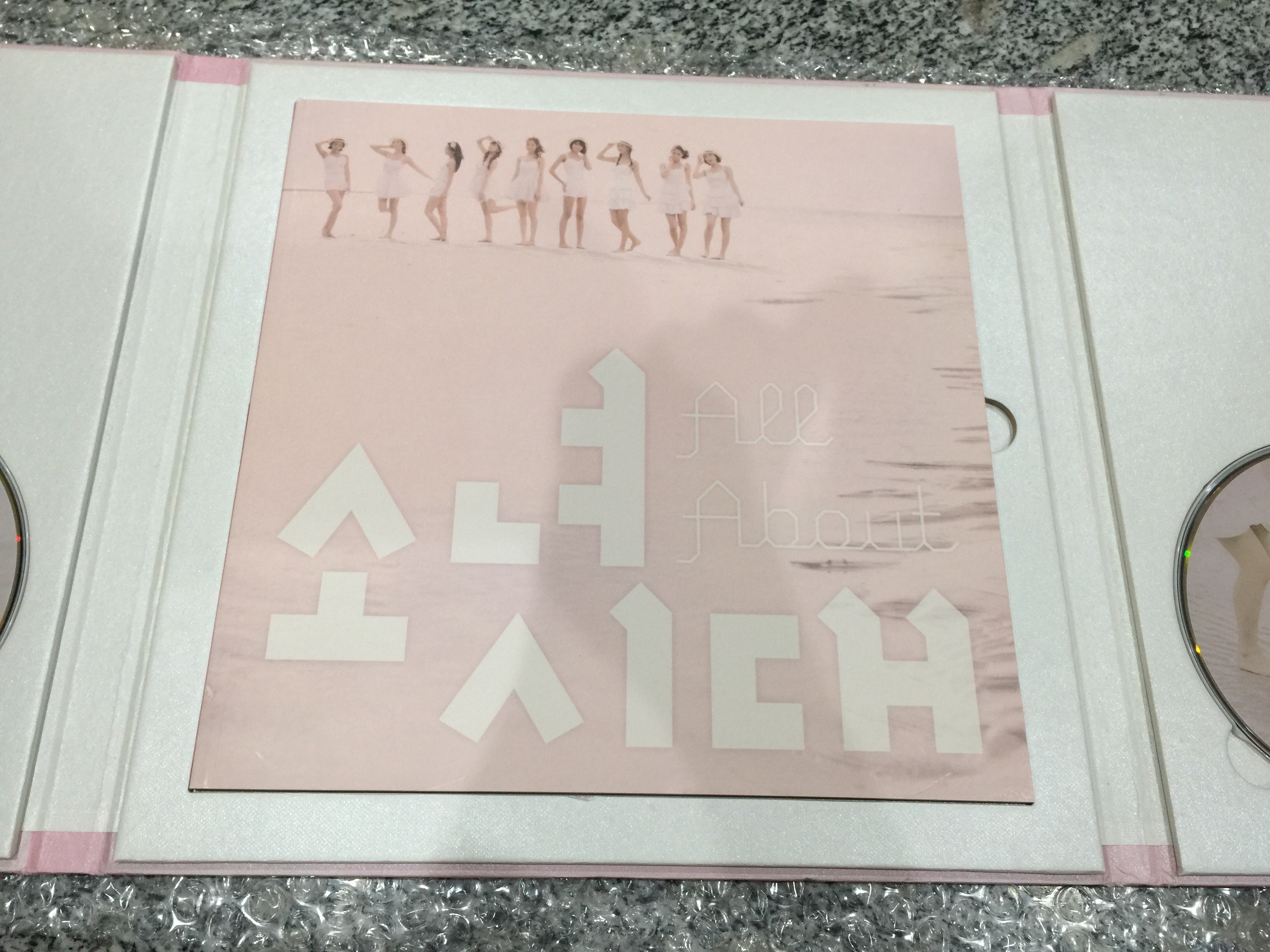 [มือ 2 พร้อมส่ง - ลด 50% พร้อมส่งฟรี!] Girls' Generation - Paradise in Phuket DVD (6DVD)