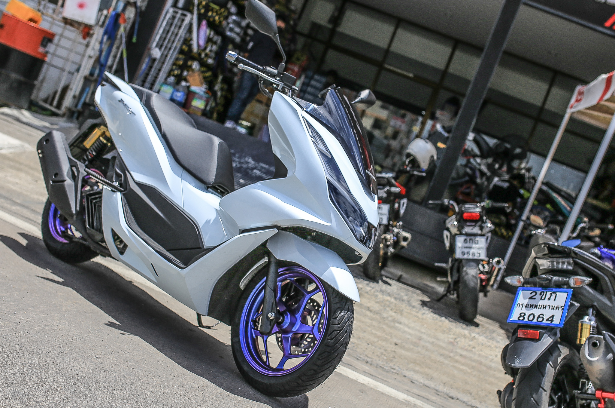 สับล้อสีม่วงเอฟเฟคพร้อมใส่ ราคา 2500 บาท สีทอง ราคา1800