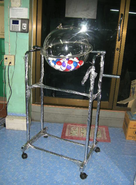 กล่องหมุนจับรางวัล ทรงกลม พร้อมชุดขาตั้งแสตนเลส