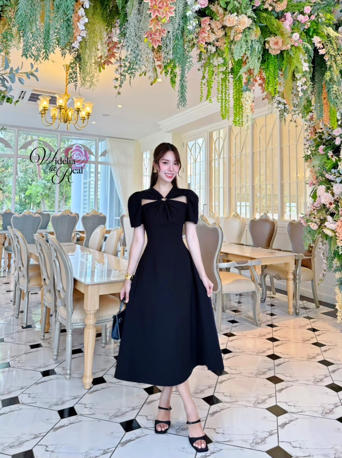 Korea Dress เดรสตัวยาว แขนสั้น อกมัด ผ่าเว้า แต่งอะไหล่ทอง