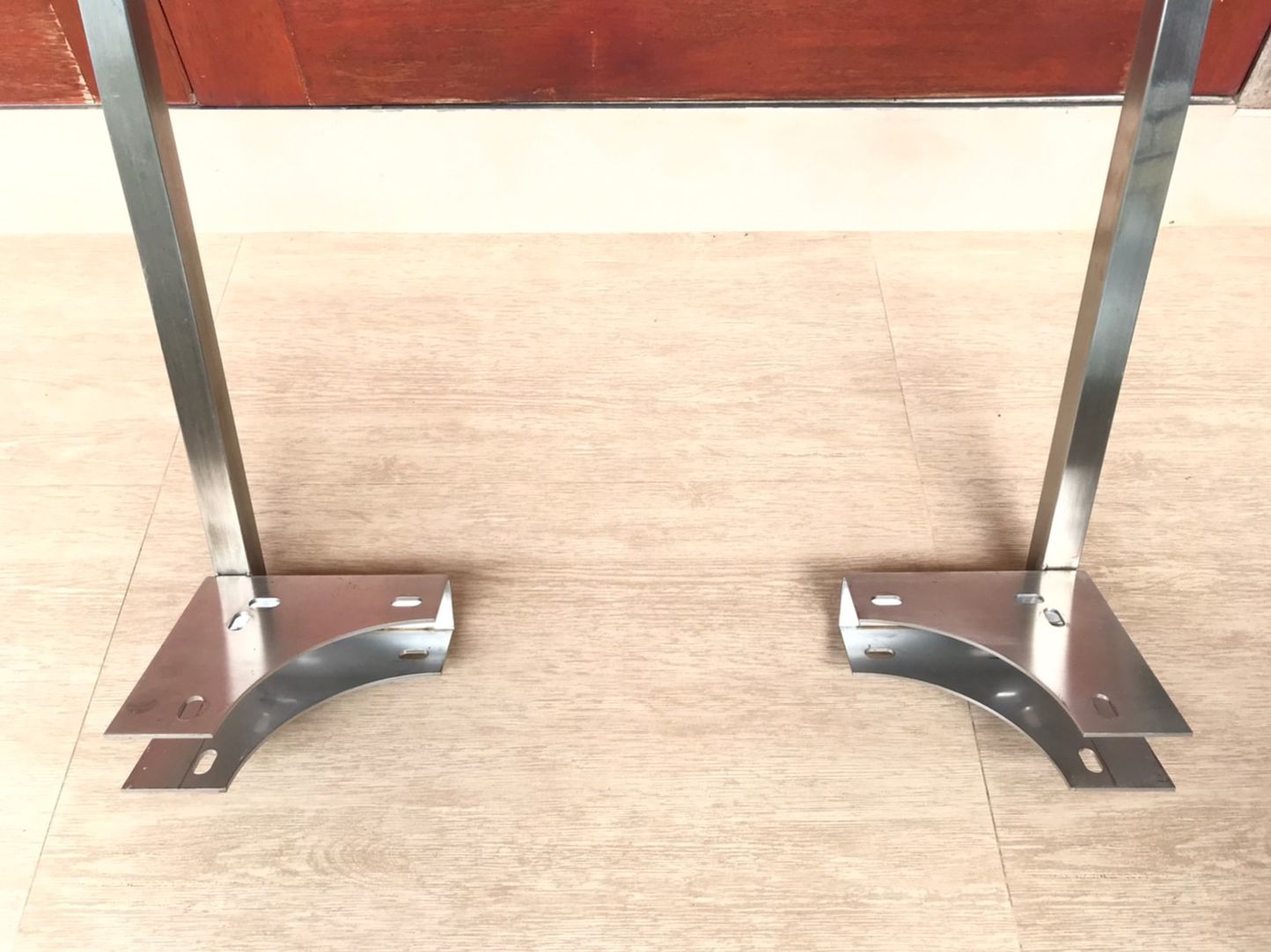 อุปกรณ์ใช้แขวนเครื่องมือโต๊ะทำงาน ขนาด 60x64x104 ซม.