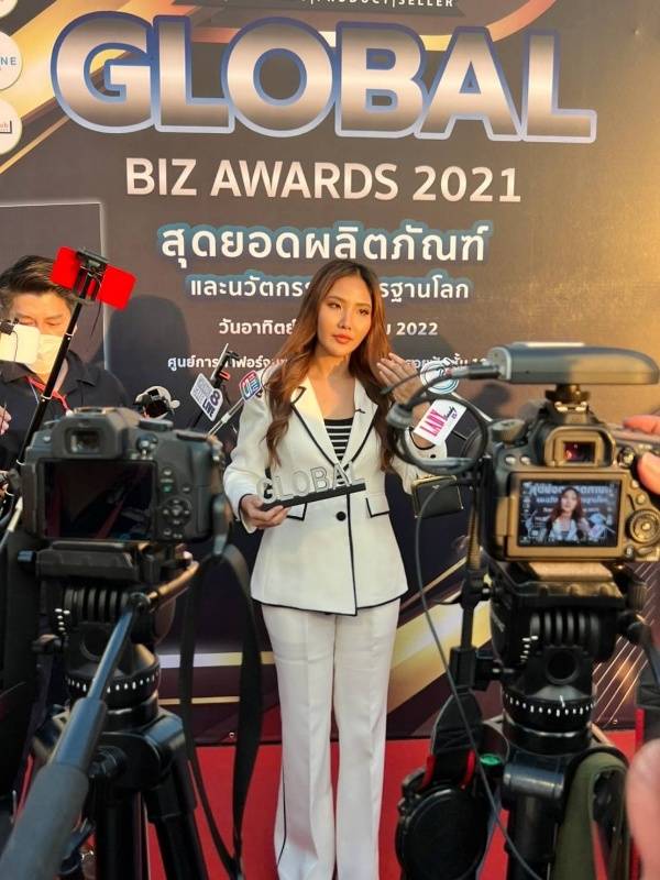 Y8 ได้รับรางวัล Global Biz Awards2021