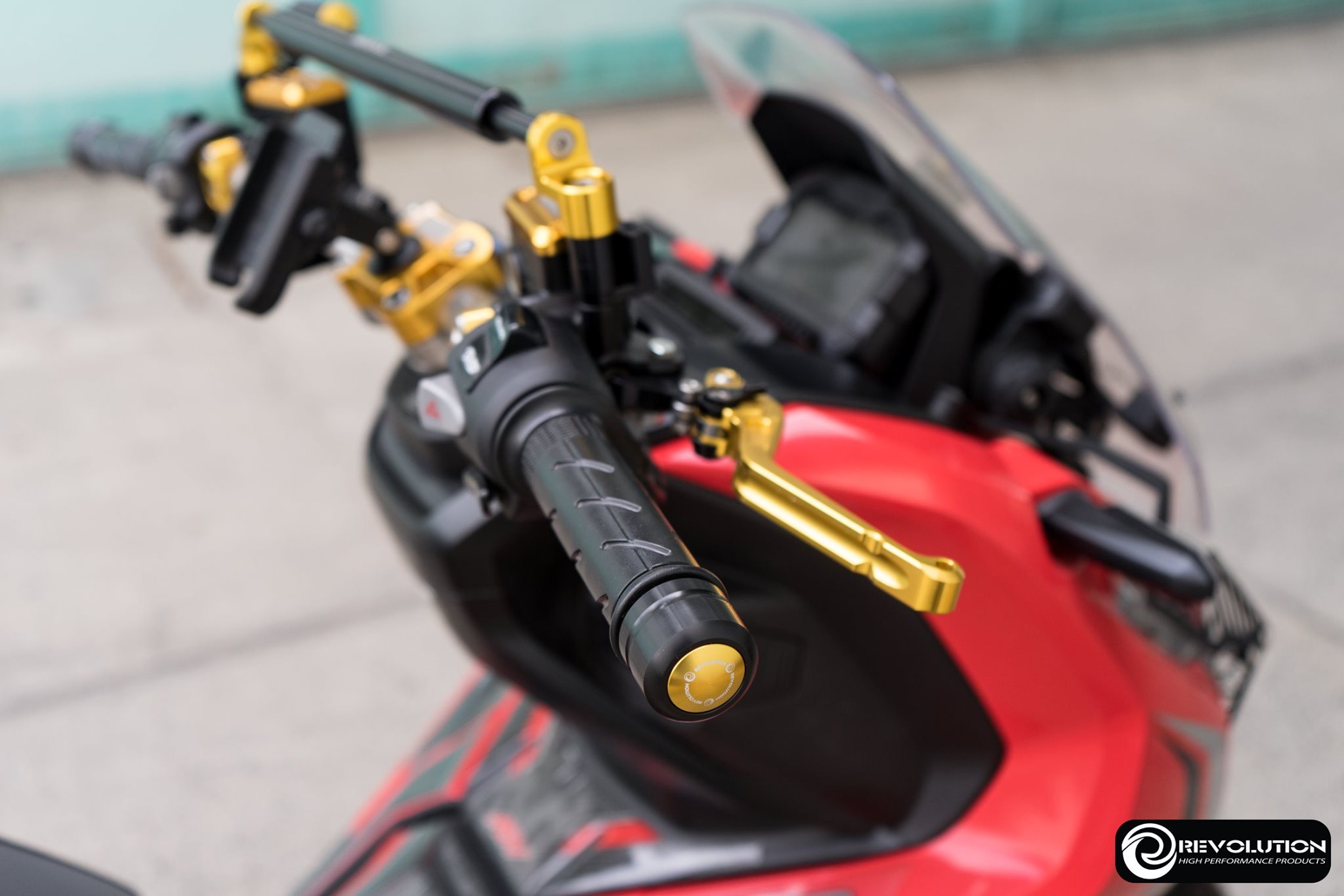 น็อตปลายแฮนด์ REVOLUTION 2ชิ้น V2 FORZA-350,300/ADV-150 35x31mm