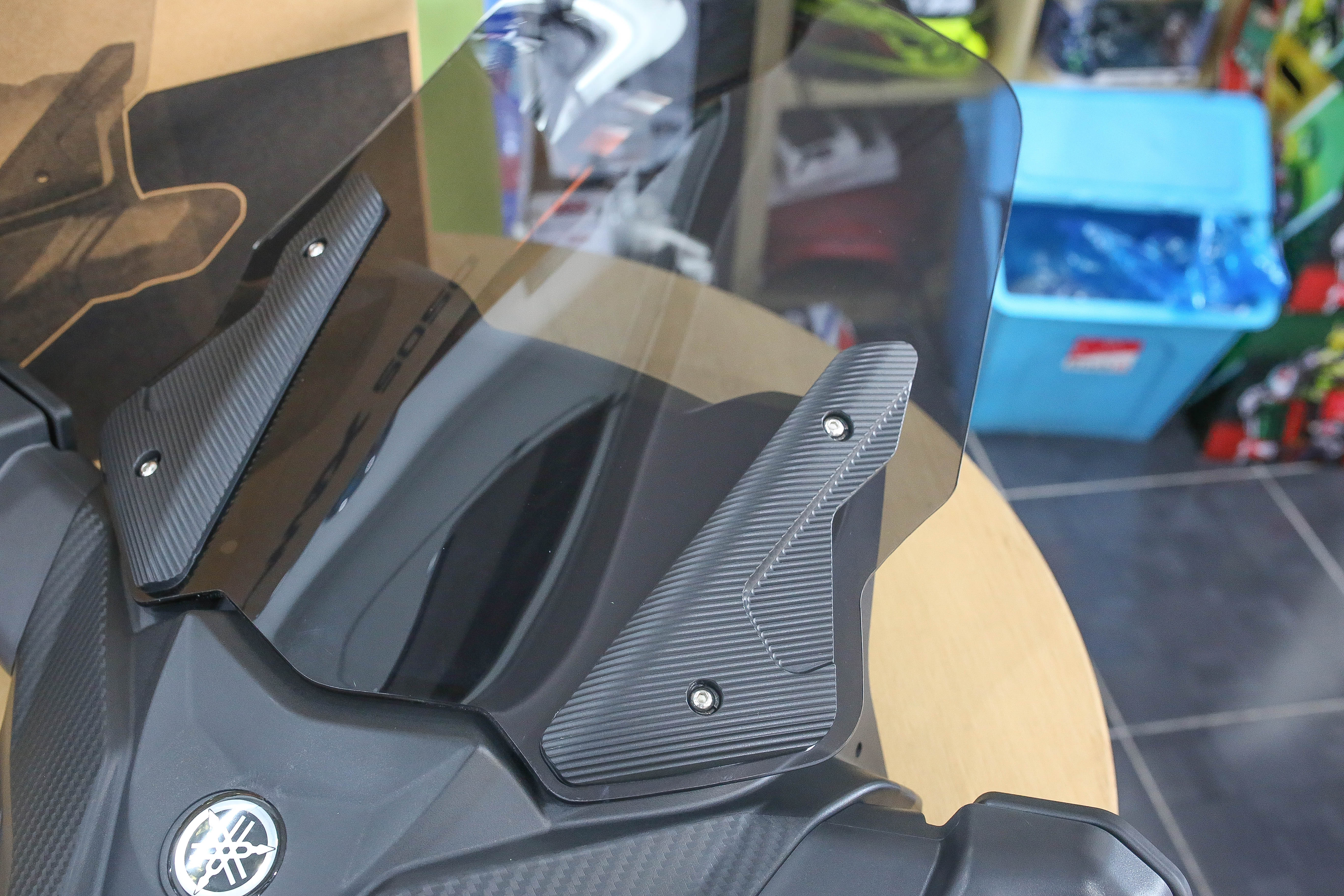 ชิวหน้าทรงสปอร์ต แบบมีกระจกมองข้างในตัว Yamaha nmax 2021 ถึง 2023 - 2,150/set - วัสดุพลาสติก ABS ฉีดขึ้นรูปพร้อมกระจกเงา - สำหรับรุ่น NMAX 2020-2023