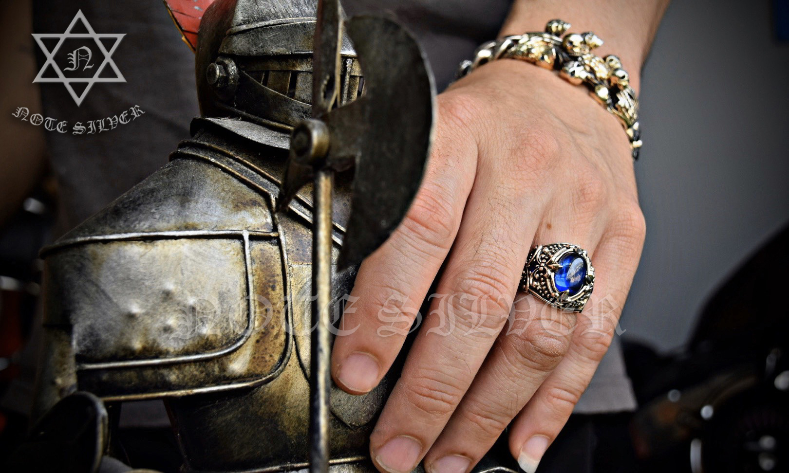 แหวนกอธิคฝังพลอย ทรงรีเจียรหลังเบี้ย Sterling Silver NSRG2423