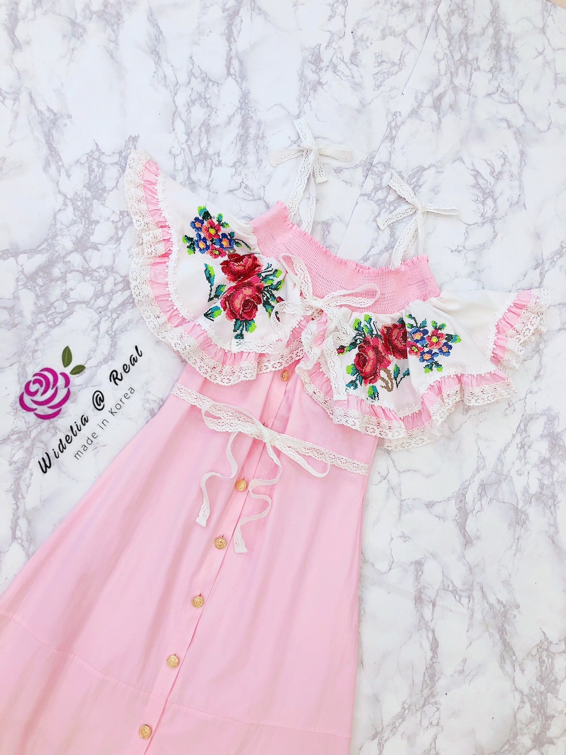 Vintage Dress เดรสปาดไหล่แสนสวย
