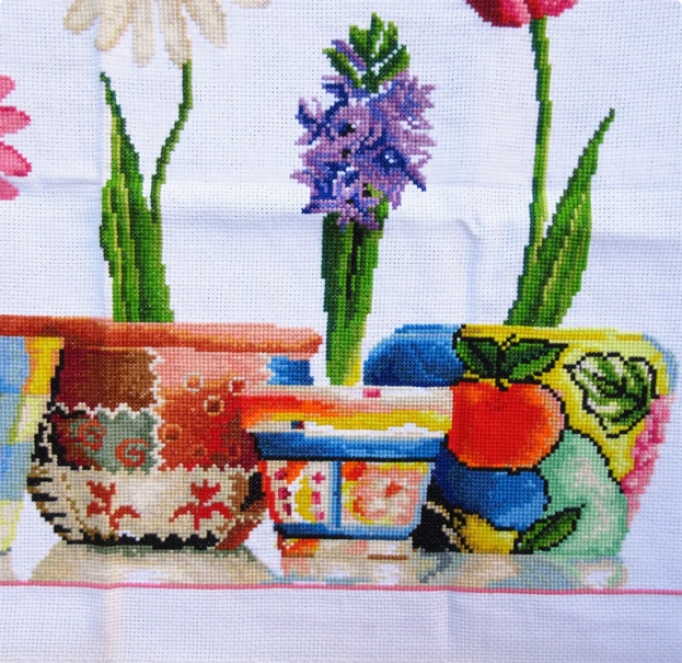 vase-1015 *พร้อมส่ง* ชุดปักครอสติช ลายกระถางดอกไม้หลากสี (ไม่มีเดินเส้น ไม่มีผังลาย พิมพ์ผังลายบนผ้าเลย ผ้า11CTพิมพ์ลาย ปัก 3 เส้นเล็ก) ขนาด 70*50 ซม.ผ้าครอสติช 11CTพิมพ์ลายปักบนผ้า+ไหมคอตตอน 45 สี+เข็ม
