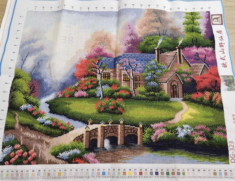 home-1101 *สินค้าหมด* ชุดปักครอสติช ลายบ้านสวยริมลำธาร (ปักเต็มผืนผ้า ไม่มีเดินเส้น ปักครั้งละ 3 เส้นเล็ก) ขนาด 65*50 ซม.ผ้าครอสติช 11CTพิมพ์ลายปักบนผ้า ไหมคอตตอน 42 สี ผังลาย เข็ม