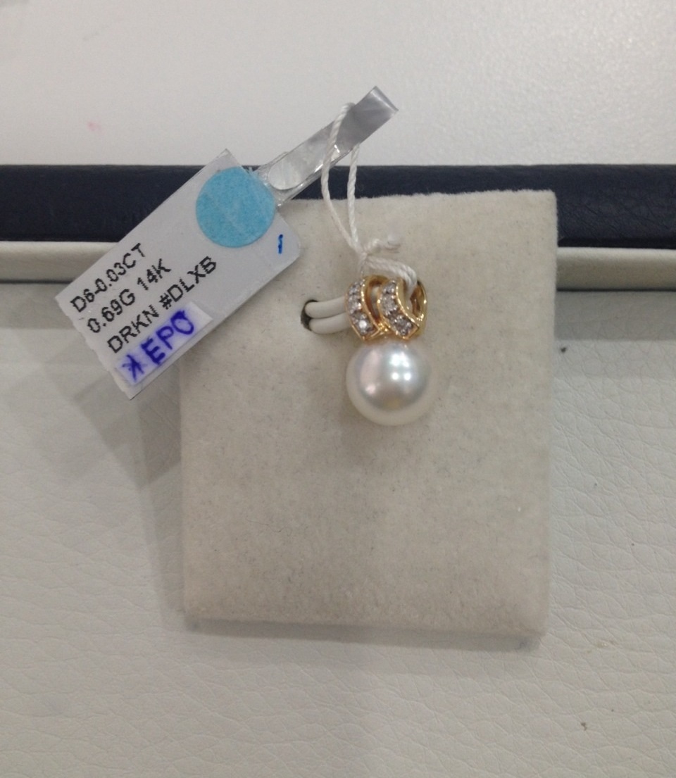 จี้ไข่มุกอะโกย่าญี่ปุ่นแท้ 8.5 มิล กลม ก้าน 14k yellow gold เพชรแท้น้ำ 97-99