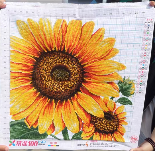 sunflower-1003 *พร้อมส่ง* ชุดปักครอสติช ลายทานตะวัน (ไม่มีเดินเส้น ผ้า11CTพิมพ์ลาย ปัก 3 เส้นเล็ก) ขนาด 58*58 ซม.ผ้าครอสติช 11CTพิมพ์ลายปักบนผ้า ไหมคอตตอน 29 สี ผังลาย เข็ม