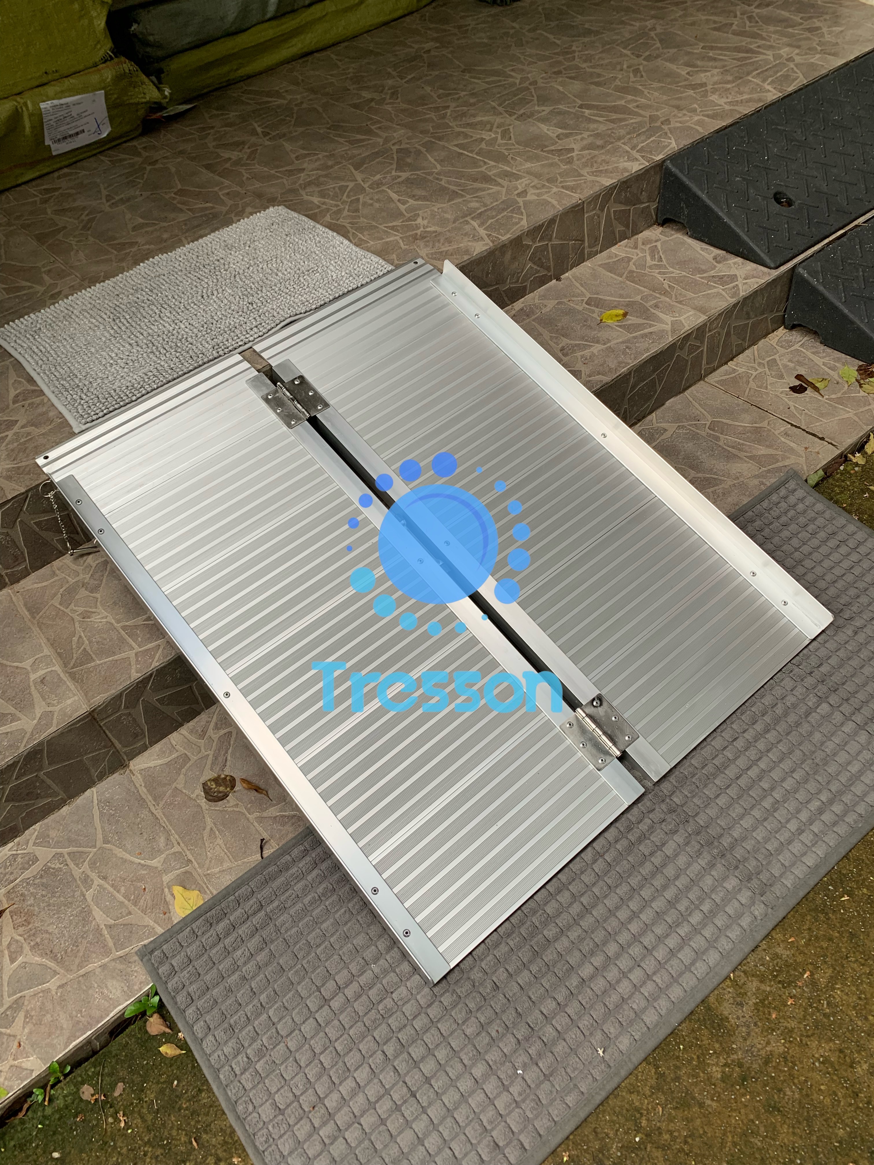 ทางลาดรถเข็นอลูมิเนียม รุ่นประหยัด ยาว3ฟุต กว้าง73ซม.นน.7.85 kg พกพา พับได้ ใช้ได้กับความสูงถึง26ซม.รับนน.275 kg