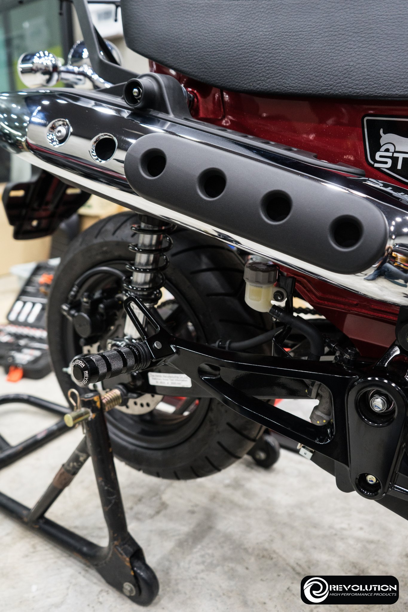 พักเท้าหลัง CNC REVOLUTION ST-125Dax ราคา 1,200 บาท/คู่