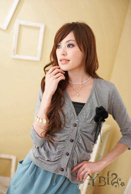 (พร้อมส่ง)เสื้อตัวบน ผ้า Cotton คอวีแขนสี่ส่วน พร้อมเสื้อเกาะอก และ เข็มกลัด สีดำ (Free Size)