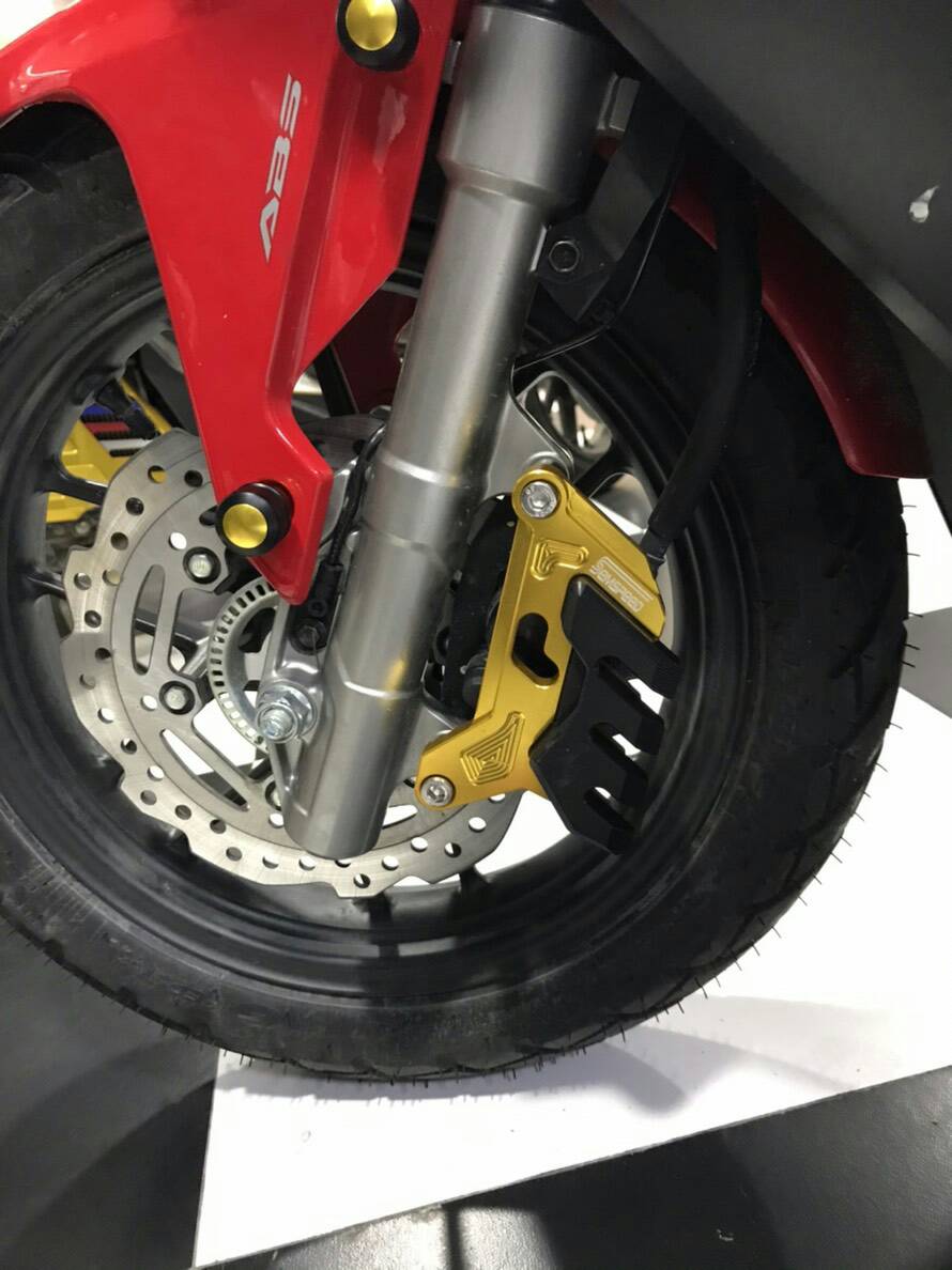การ์ดบังปั้มหน้า Honda ADV 150 SEMSPEED