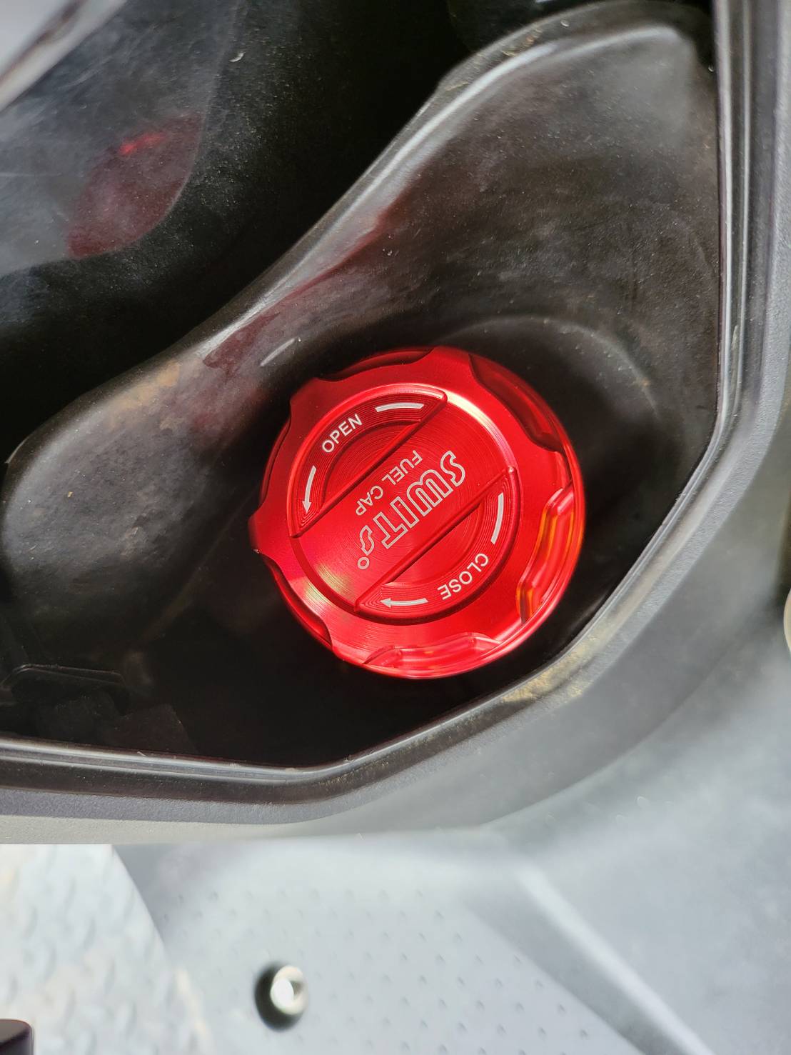 ฝาถังน้ำมัน SWITS ใส่ทุกรุ่น สี แดง น้ำเงืน ม่วง เขียว