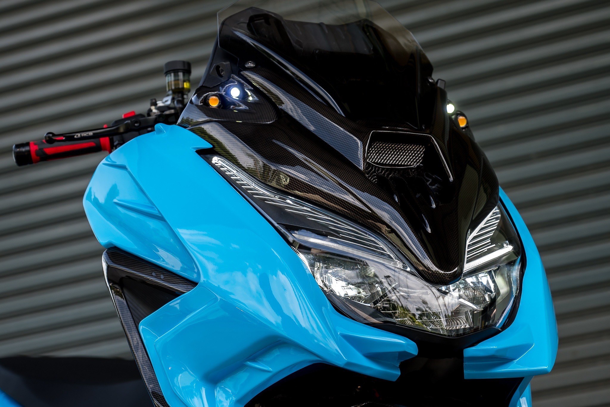 ตัวอุดกระจกมีไฟ V.2 MOTOZAAA FORZA 350 ลายฟิมล์ 1700฿