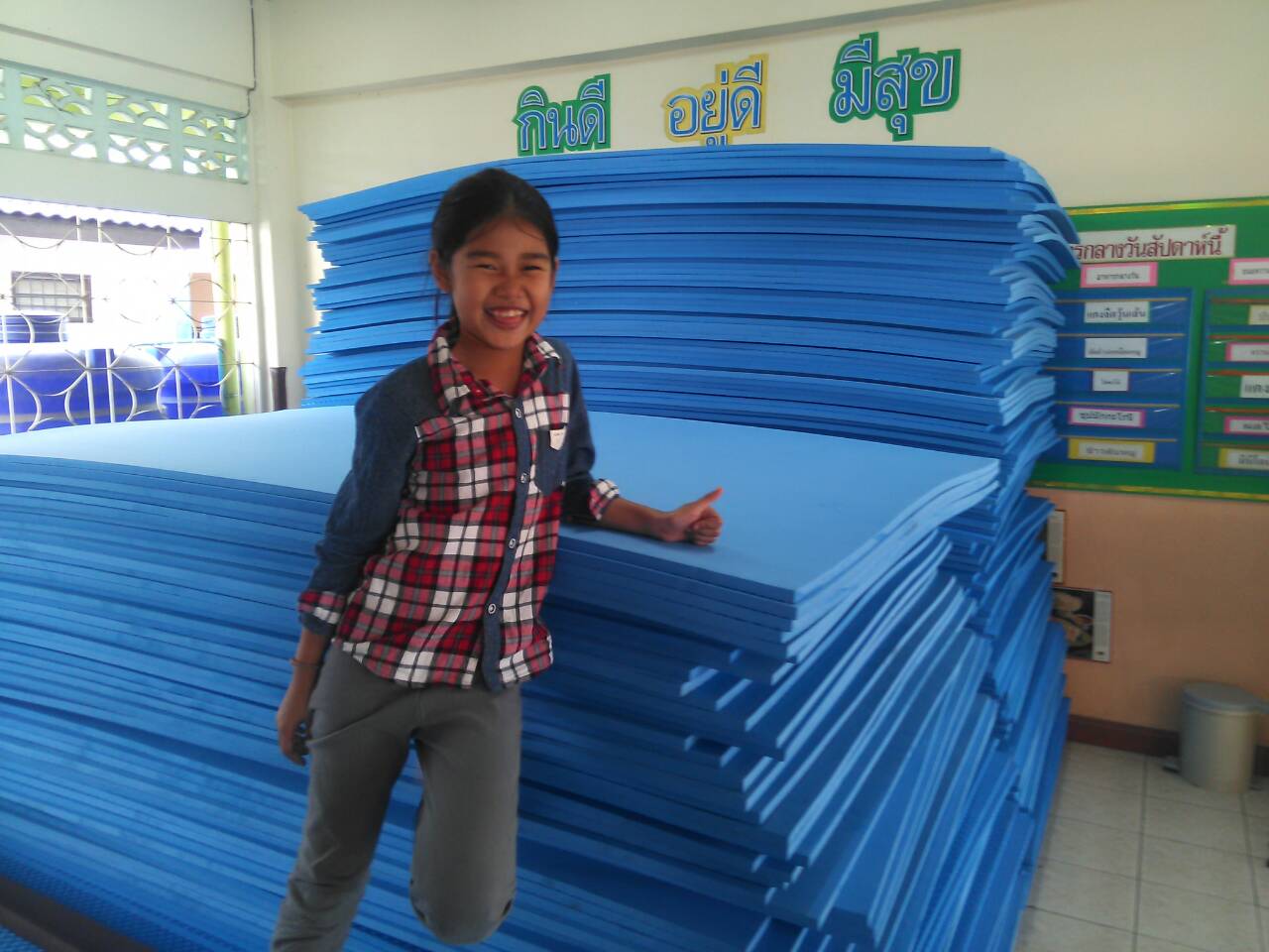 แผ่นยางeva สีสดต่างๆ หนา 15 mm กว้าง 140 cm.ยาว 240 cm.