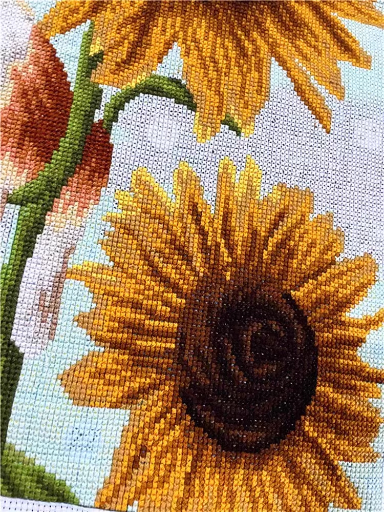 cat-1039 *สินค้าหมด* ชุดปักครอสติช ลายแมวน้อยกับทานตะวัน (ปักเต็มผืนผ้า ไม่มีเดินเส้น ปักครั้งละ 3 เส้นเล็ก) ขนาด 52*66 ซม.ผ้าครอสติช 11CTพิมพ์ลายปักบนผ้า ไหมคอตตอน 30 สี ผังลาย เข็ม