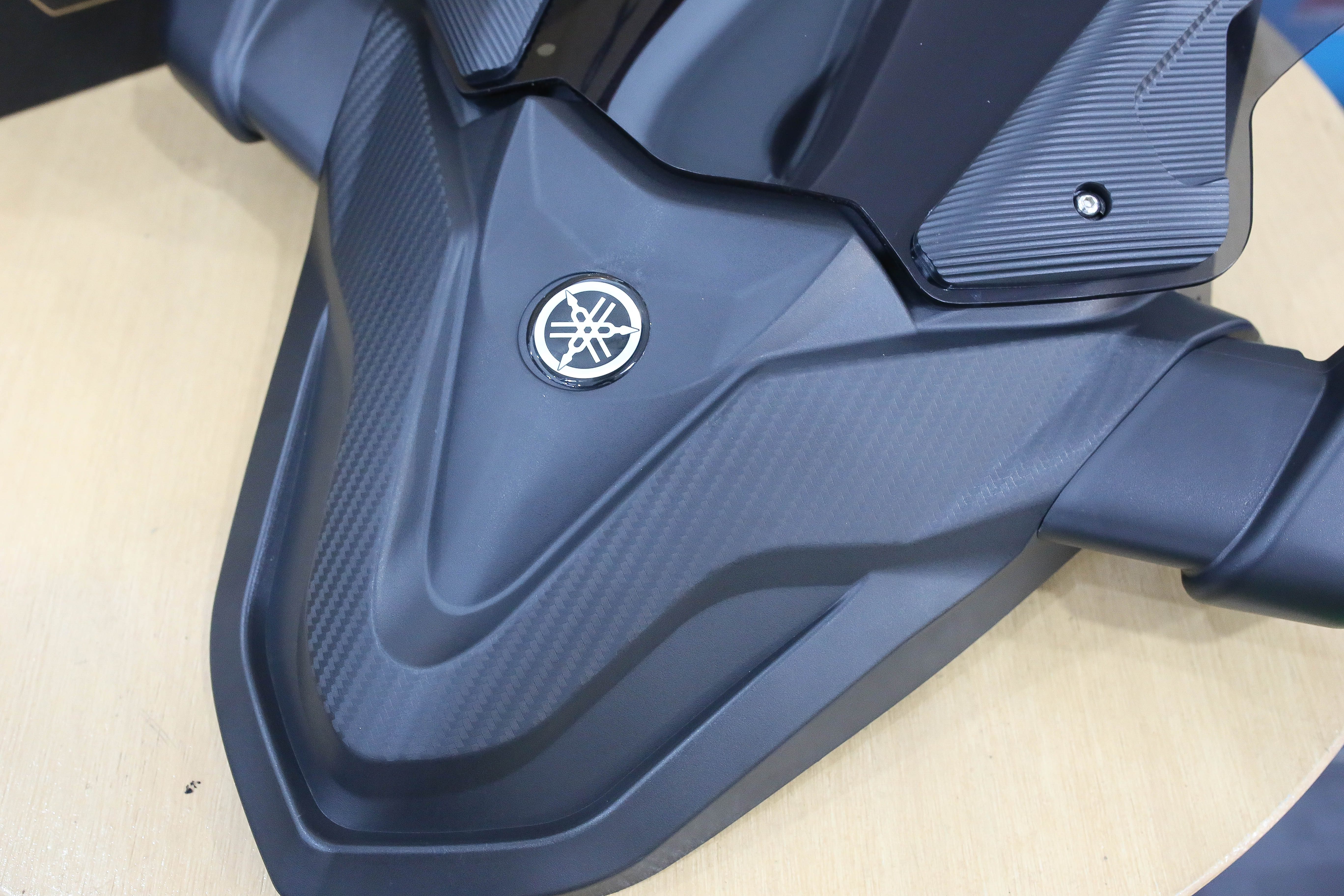 ชิวหน้าทรงสปอร์ต แบบมีกระจกมองข้างในตัว Yamaha nmax 2021 ถึง 2023 - 2,150/set - วัสดุพลาสติก ABS ฉีดขึ้นรูปพร้อมกระจกเงา - สำหรับรุ่น NMAX 2020-2023