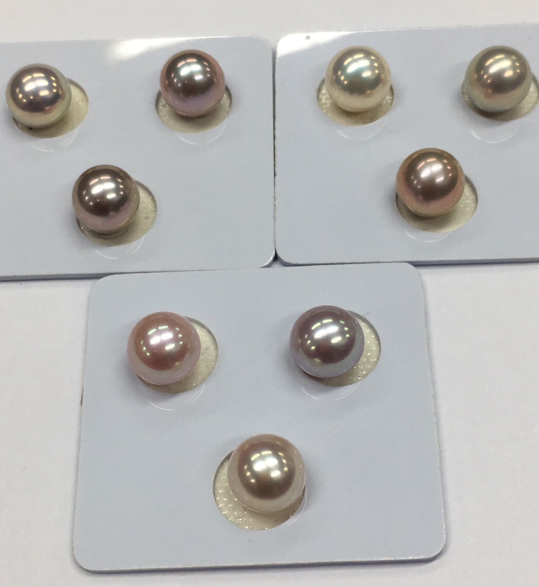 ไข่มุกน้ำจืด ขนาด 8-8.5 มิล กลม สีเหลือบ เม็ดละ 1200