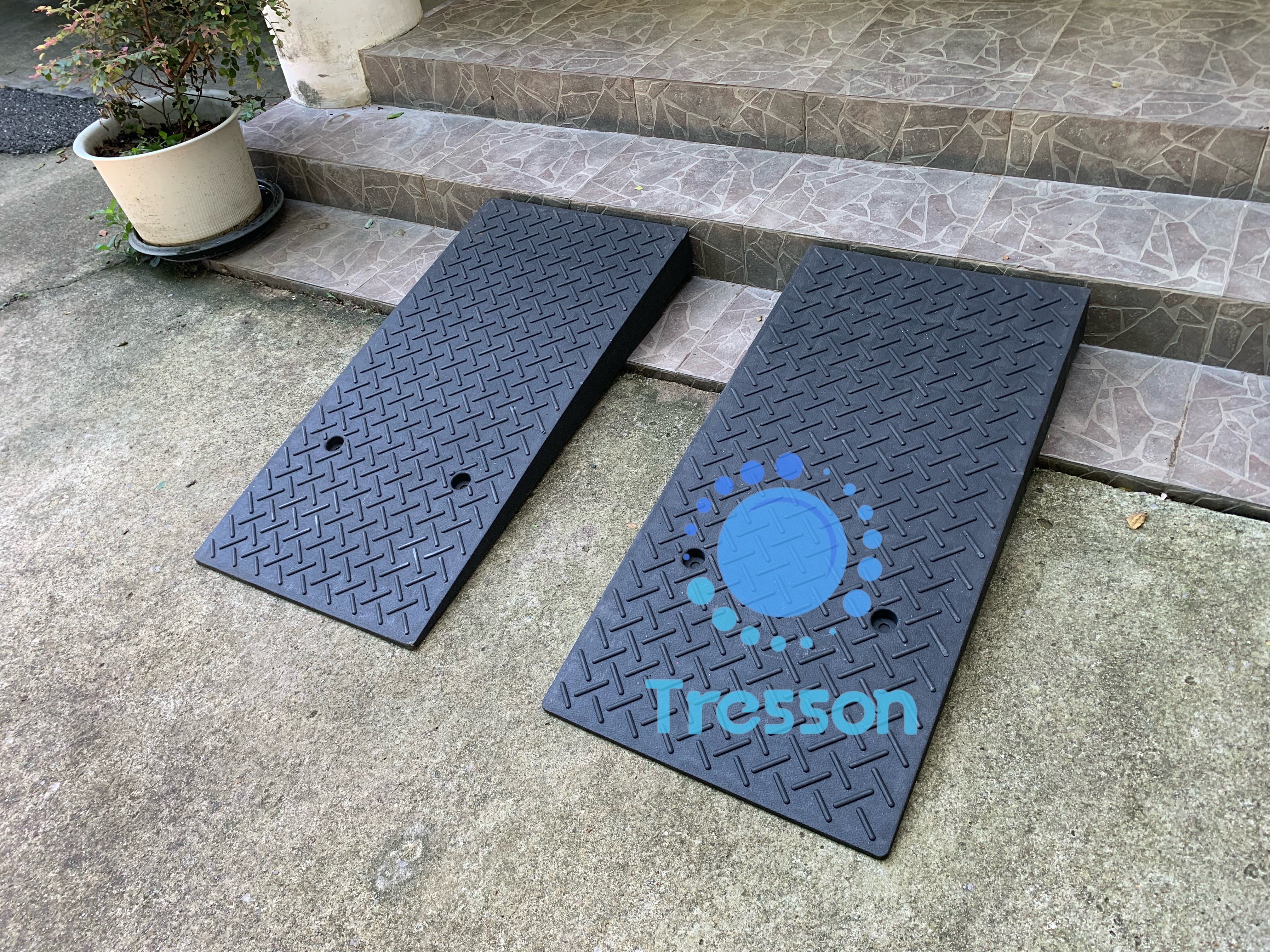 ทางลาดยางปีนฟุตบาท ขนาด กxยxส 50-100-(10-30 cm.) ยางชนิดเกรดA